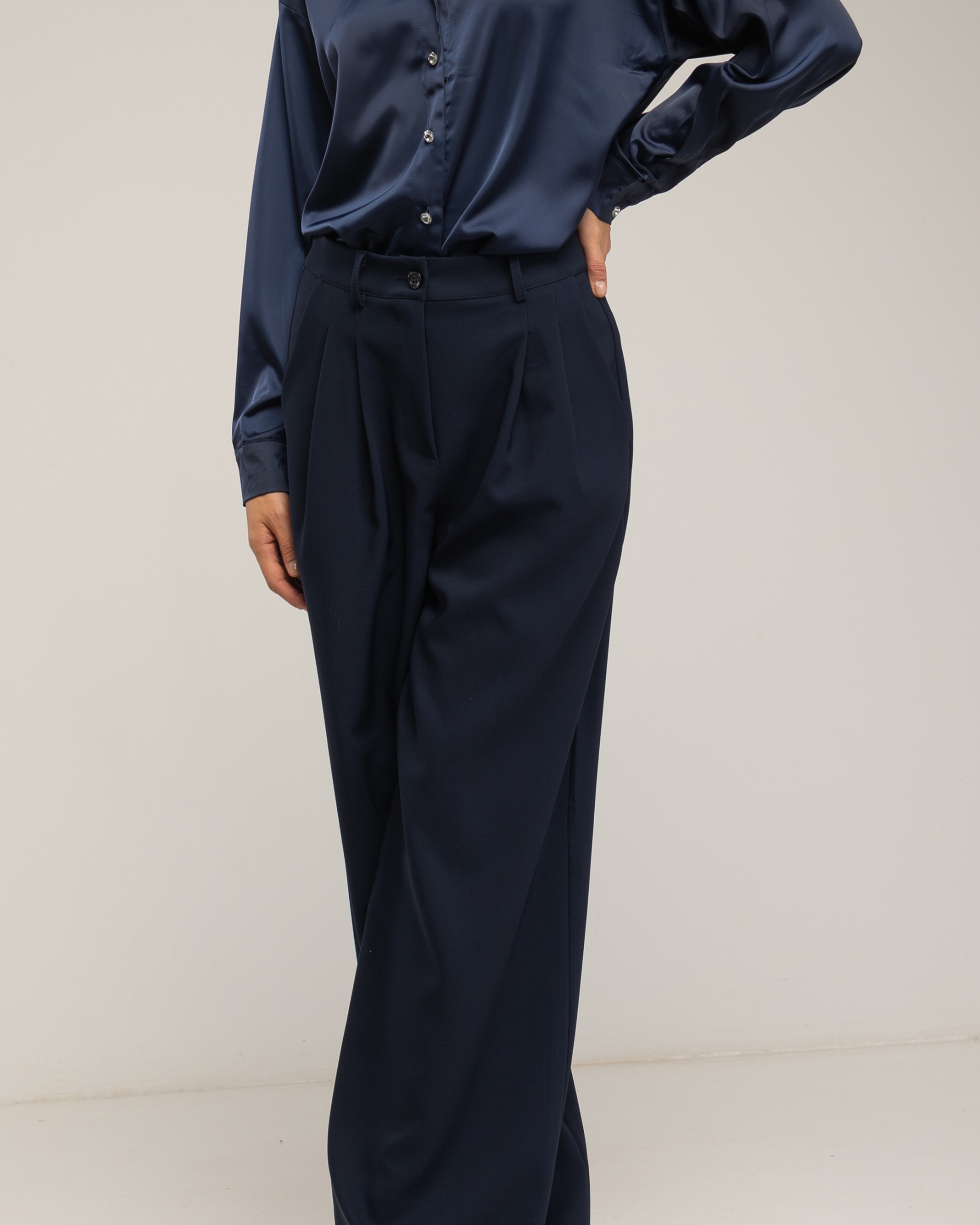 Pantalón de mujer de vestir amplio con pinzas - Tantra - Azul marino Azul marino-4