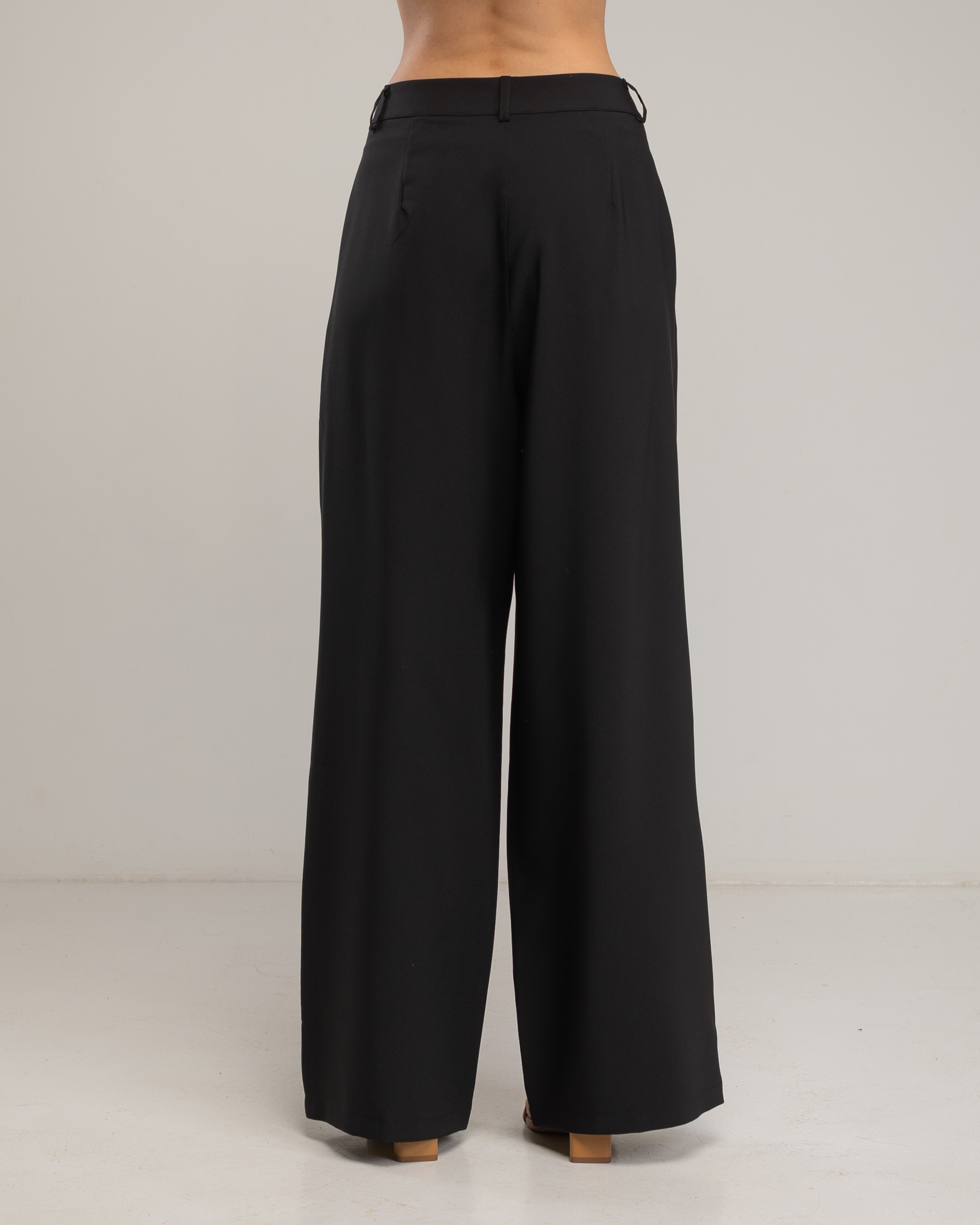 Pantalón de mujer de vestir amplio con pinzas - Tantra - Negro Negro-3