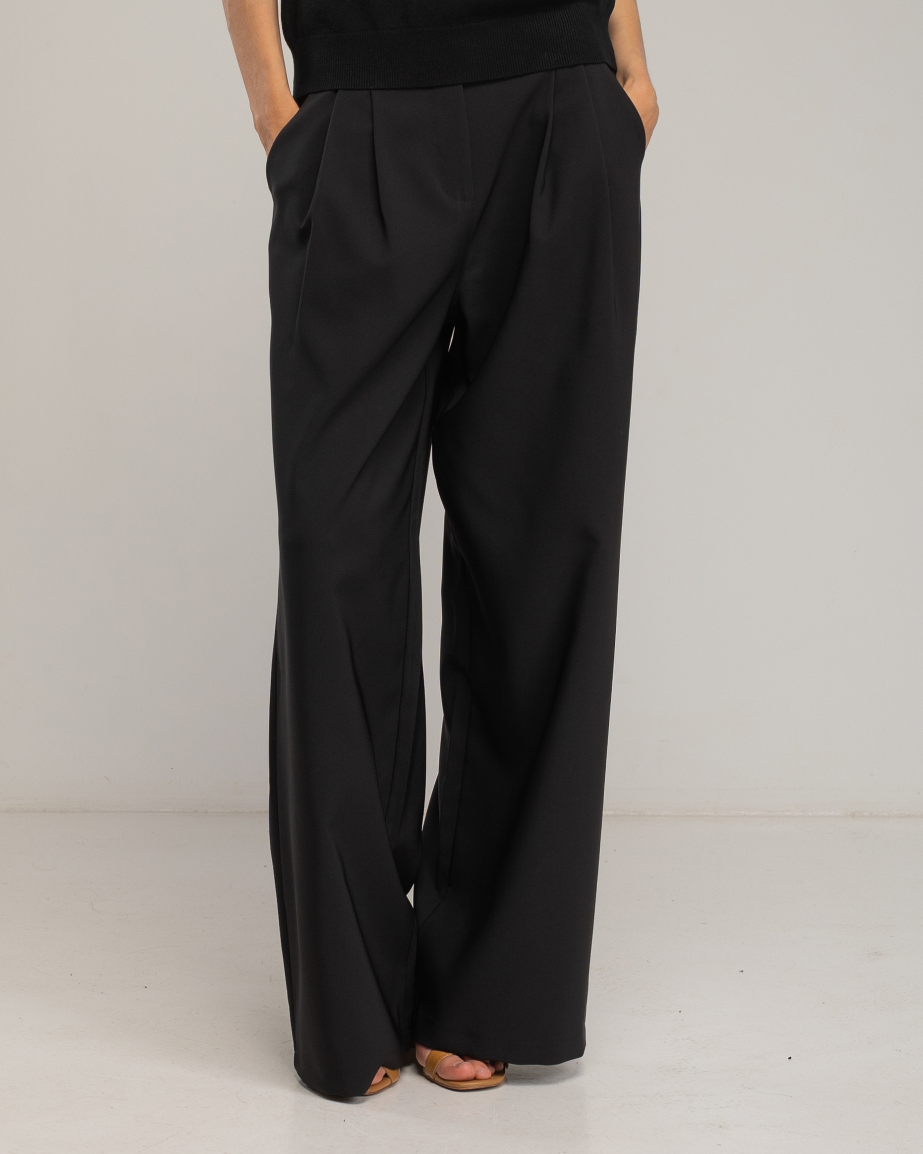 Pantalón de mujer de vestir amplio con pinzas - Tantra - Negro Negro-4