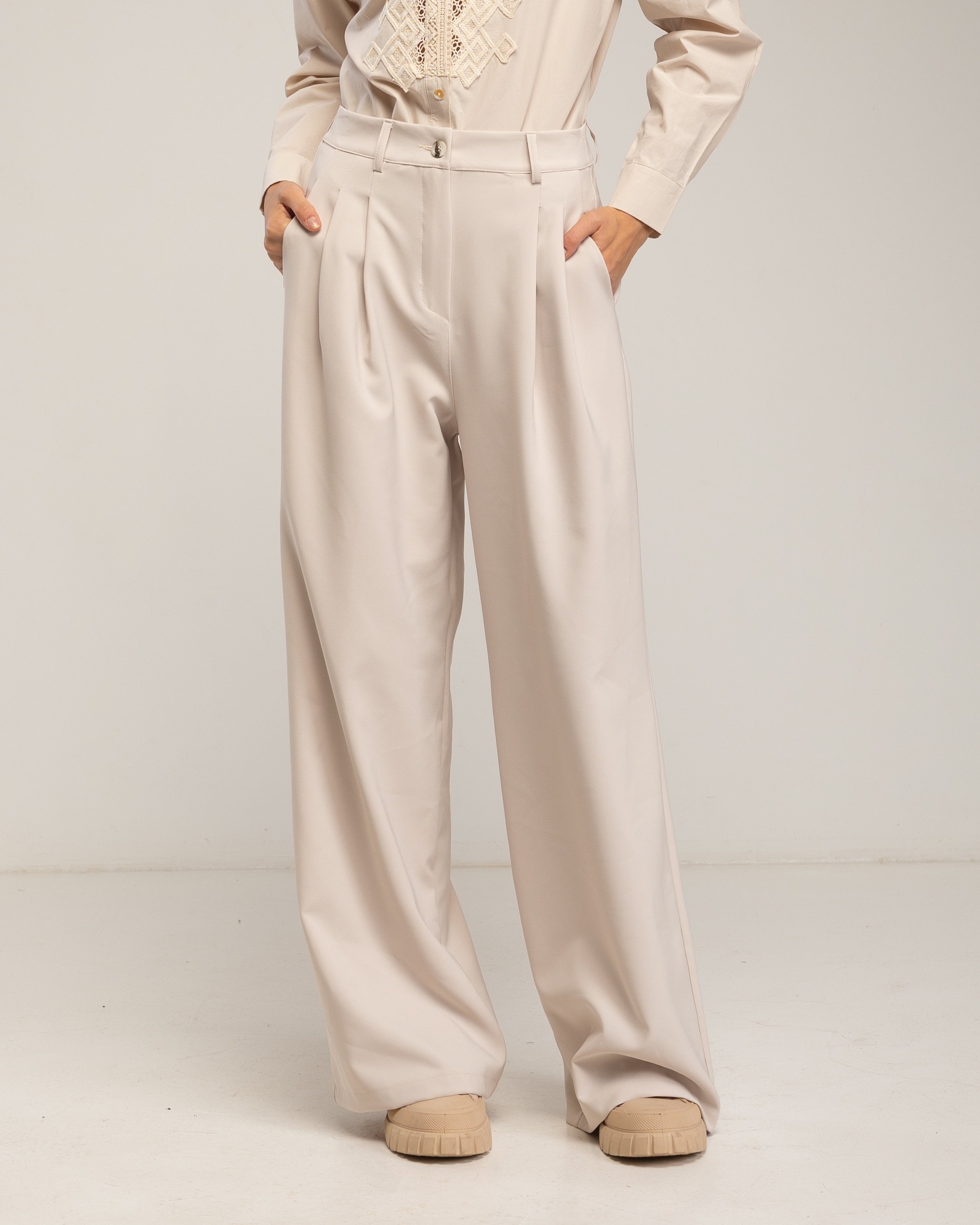 Pantalón de mujer de vestir amplio con pinzas - Tantra - Crudo Crudo-2