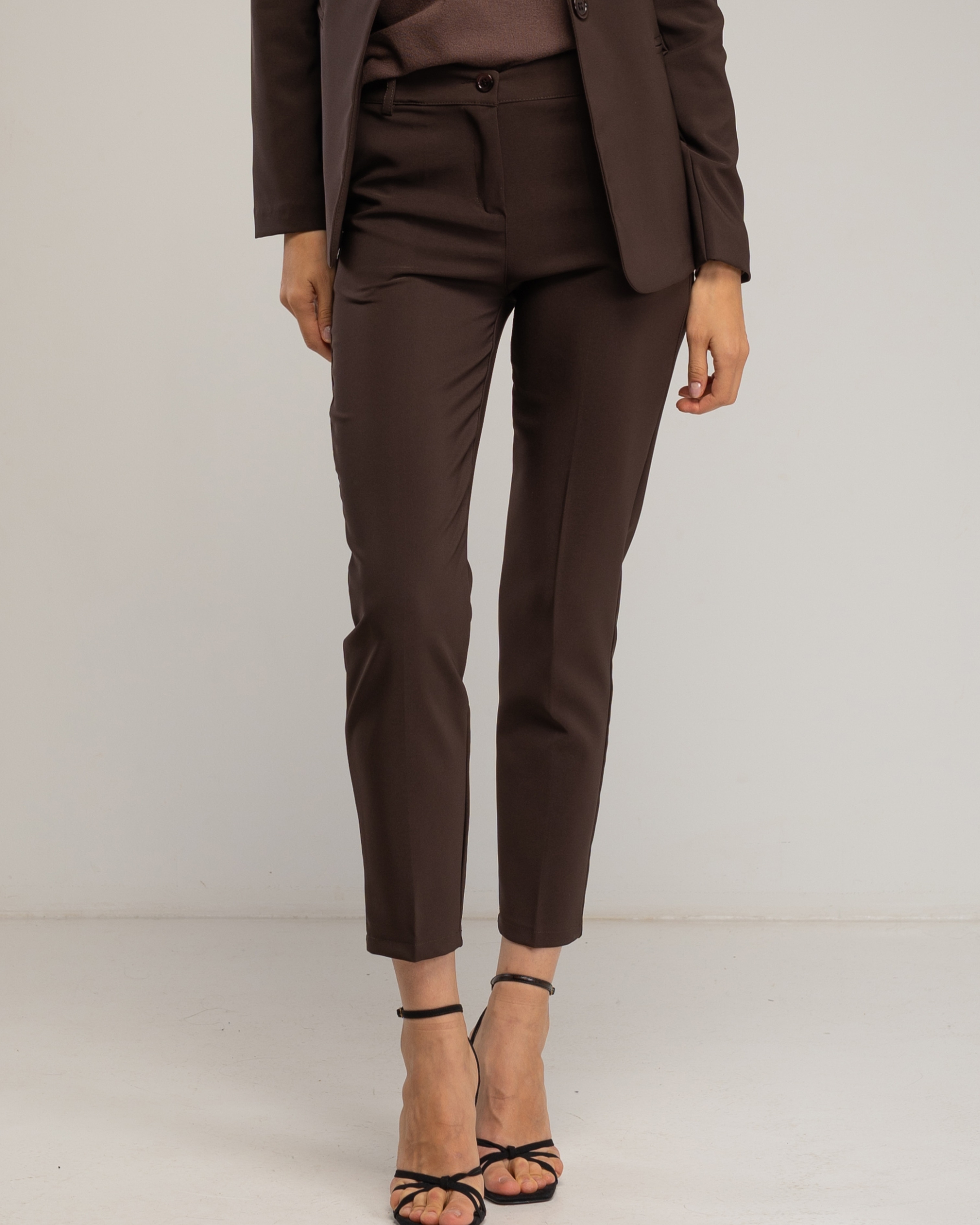 Pantalón de mujer de vestir de corte recto, entallado - Tantra - Marrón oscuro Marrón oscuro-3