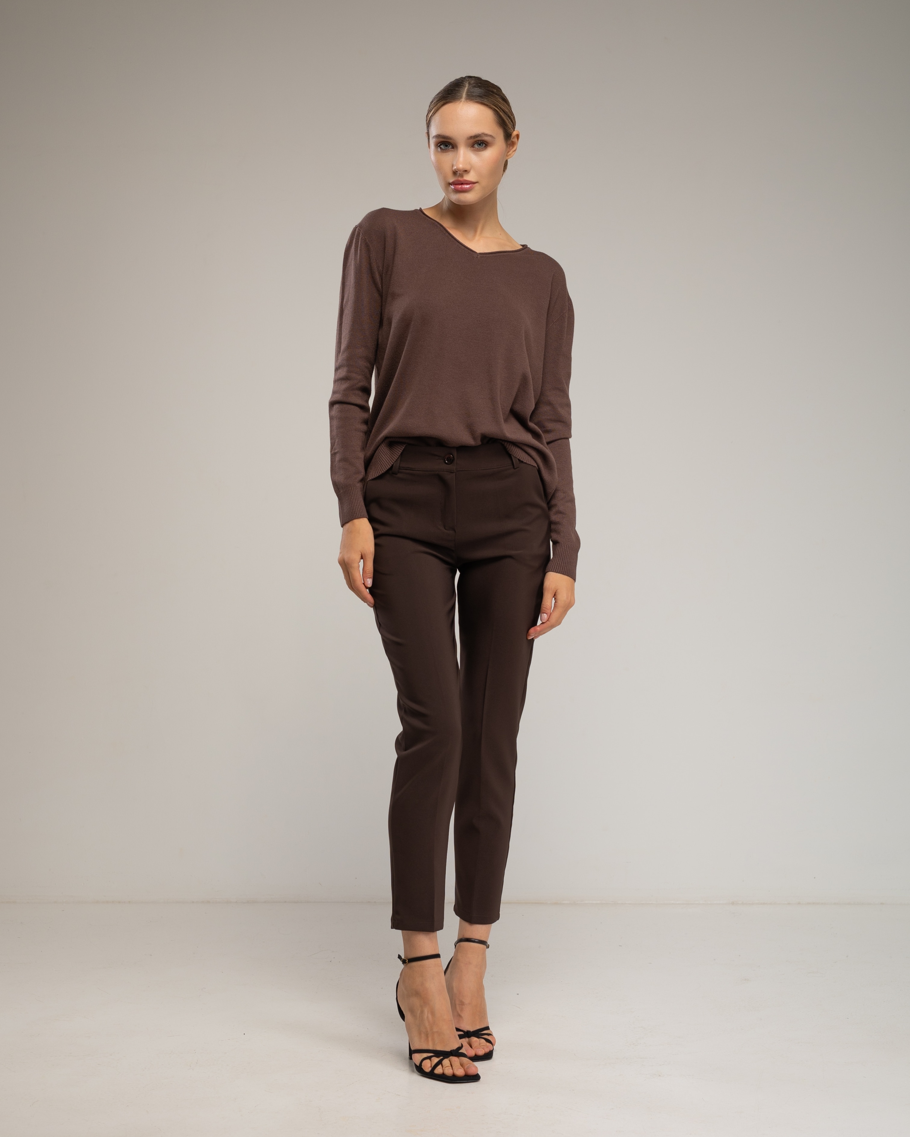 Pantalón de mujer de vestir de corte recto, entallado - Tantra - Marrón oscuro Marrón oscuro-4