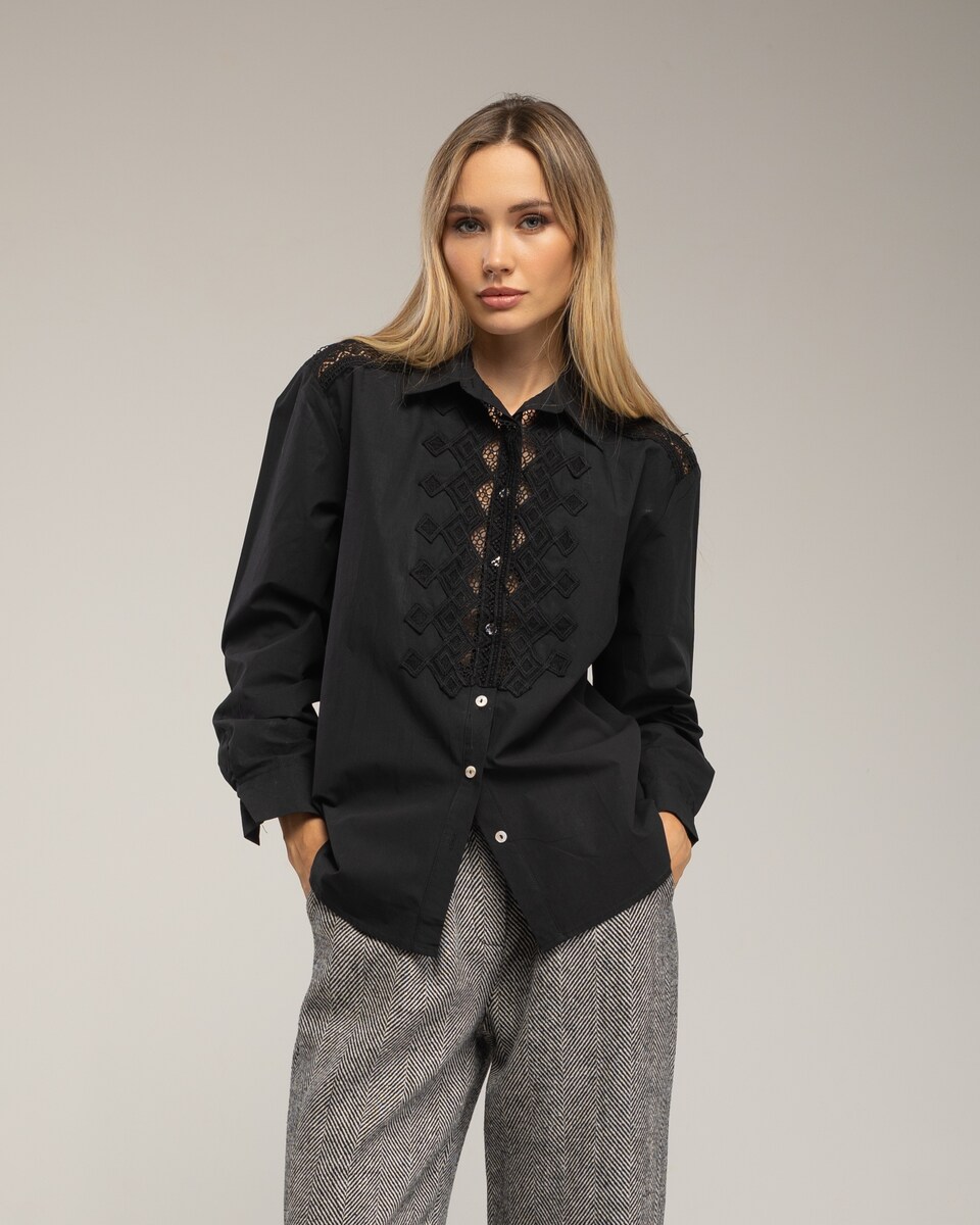 Blusa de mujer de algodón con detalles bordados · Tantra · El