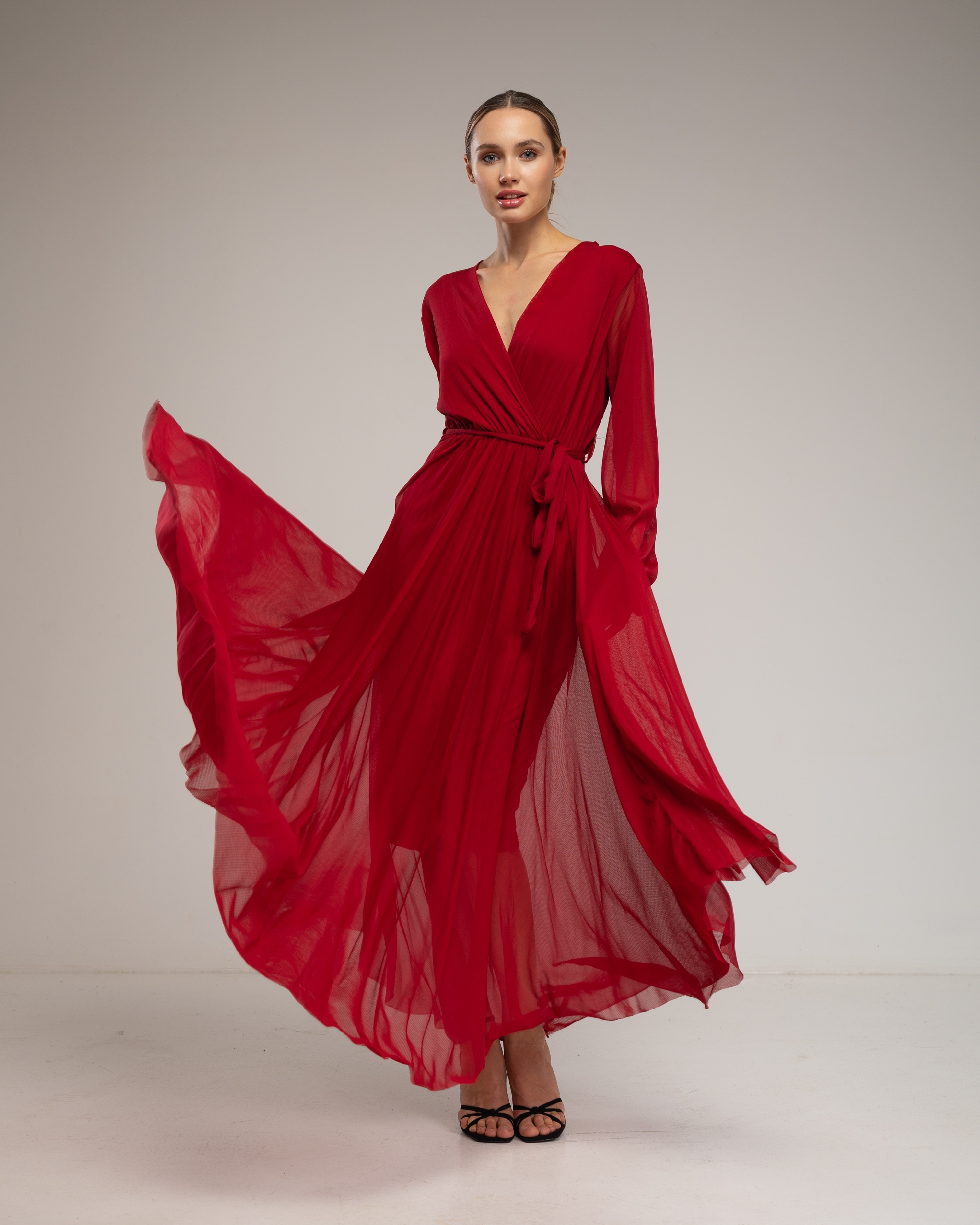 Tantra - Vestido de tul largo de capas con cuello pico.