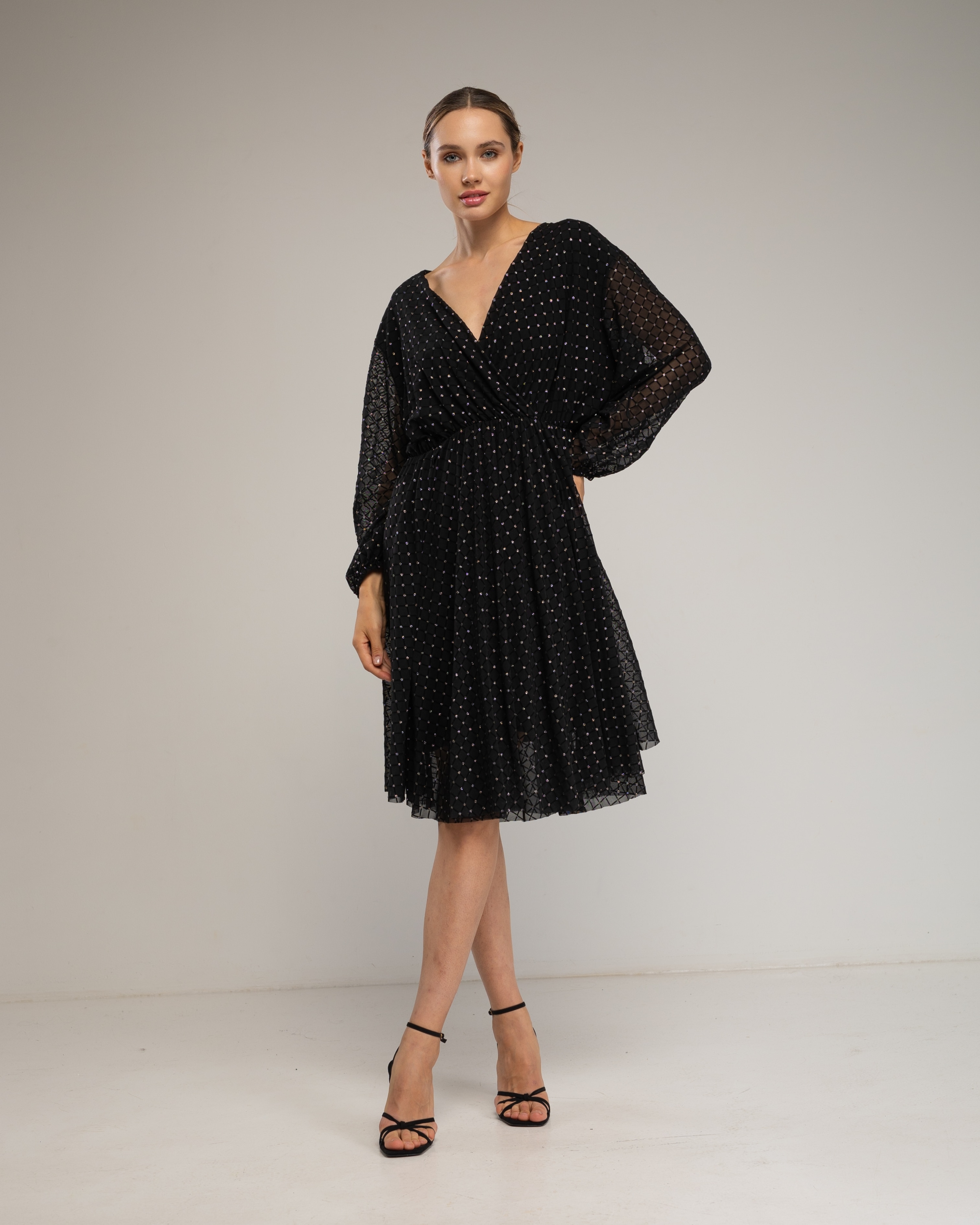 Tantra - Vestido con textura de cuadros y detalles de strass, cuello pico.