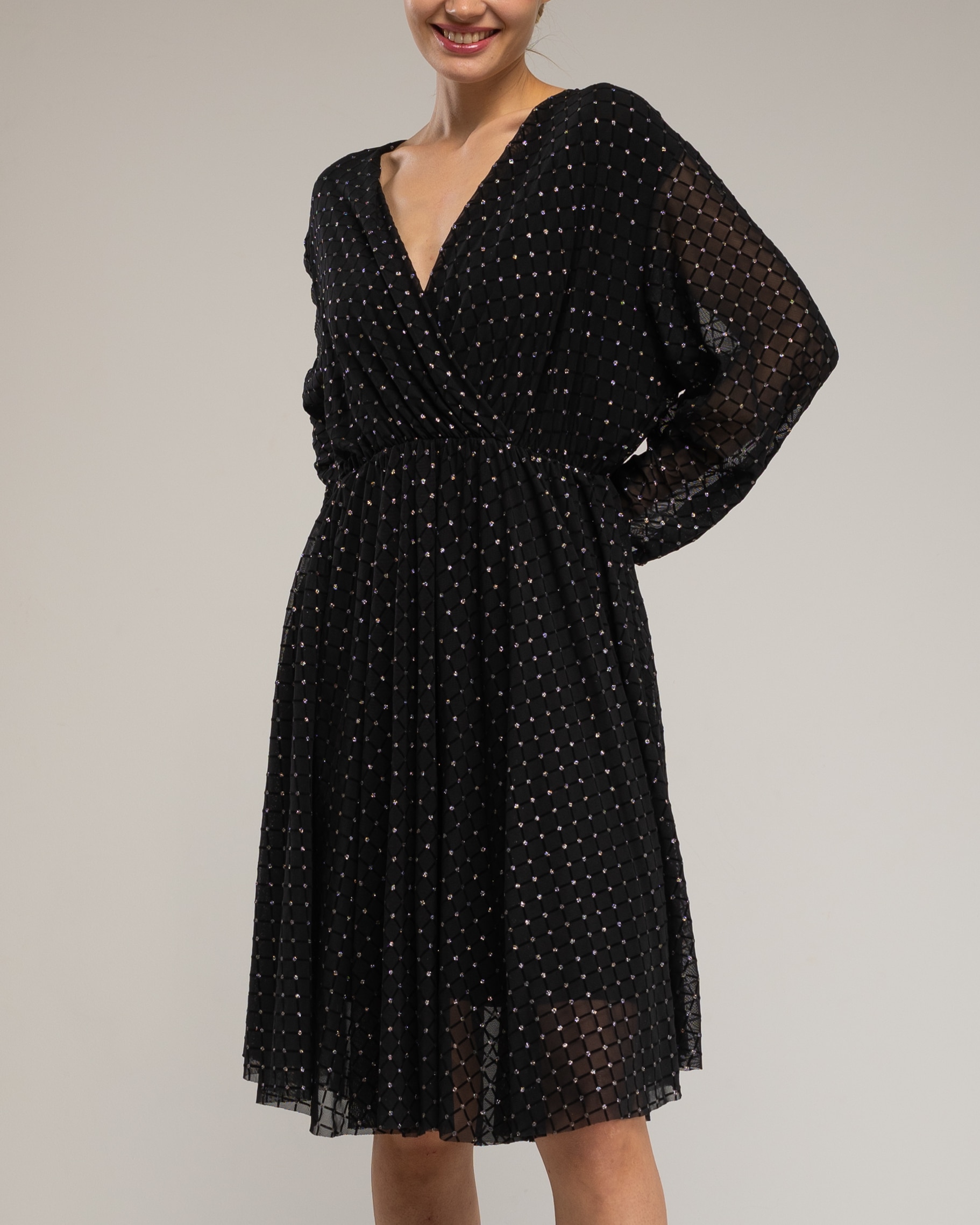 Imagen 4 de Vestido con textura de cuadros y detalles de strass, cuello pico - Tantra - Negro Negro