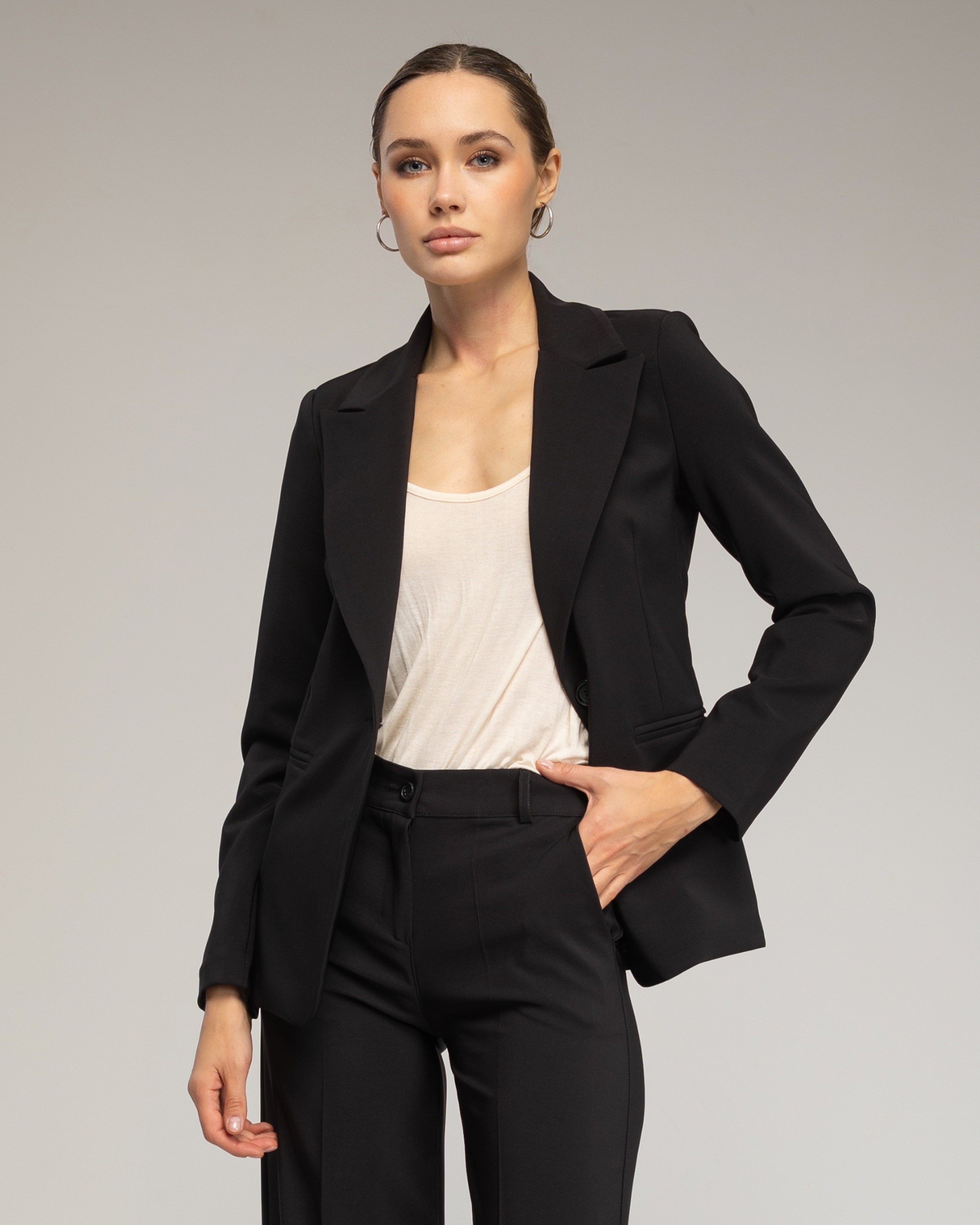 Chaqueta de mujer entallada con solapas - Tantra - Negro Negro-2