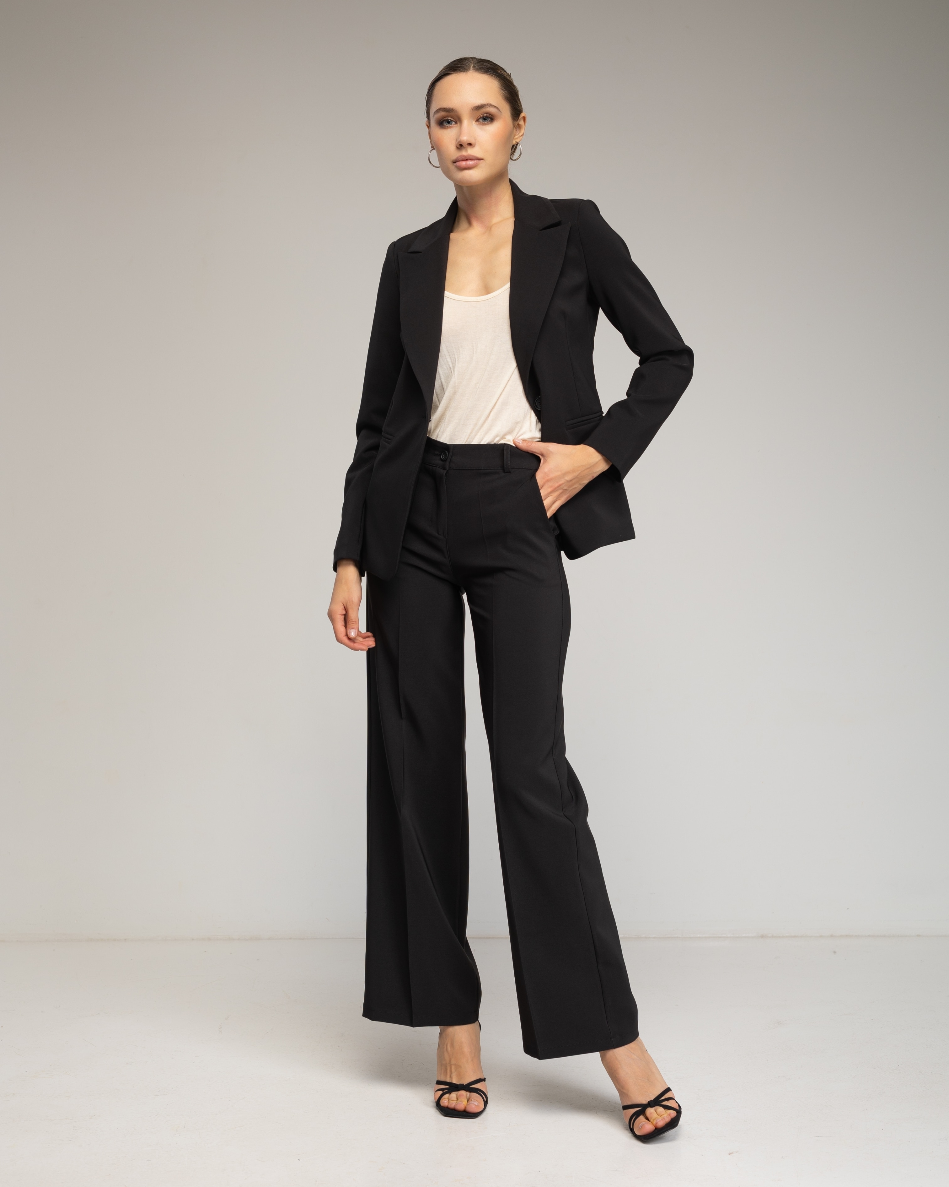 Chaqueta de mujer entallada con solapas - Tantra - Negro Negro-4