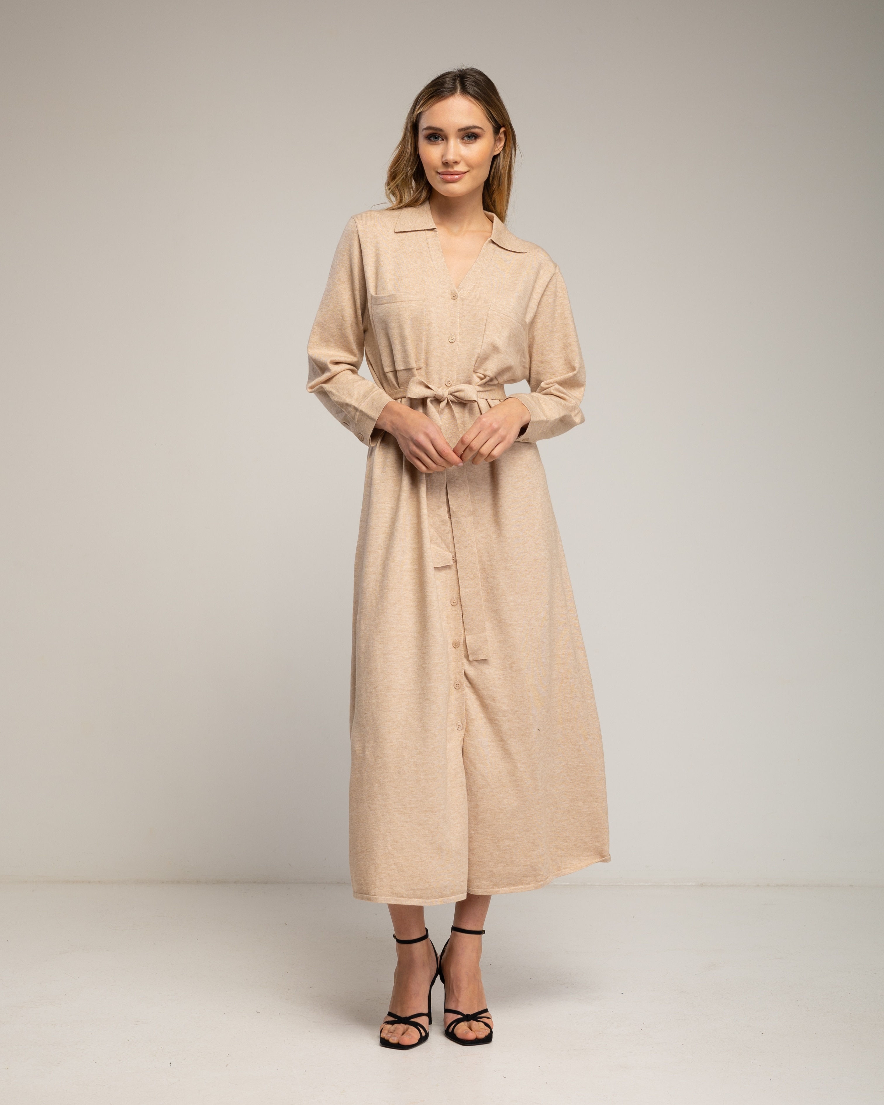 Vestido camisero de punto largo con bolsillos en el pecho y cinturon - Tantra - Beige Beige-1