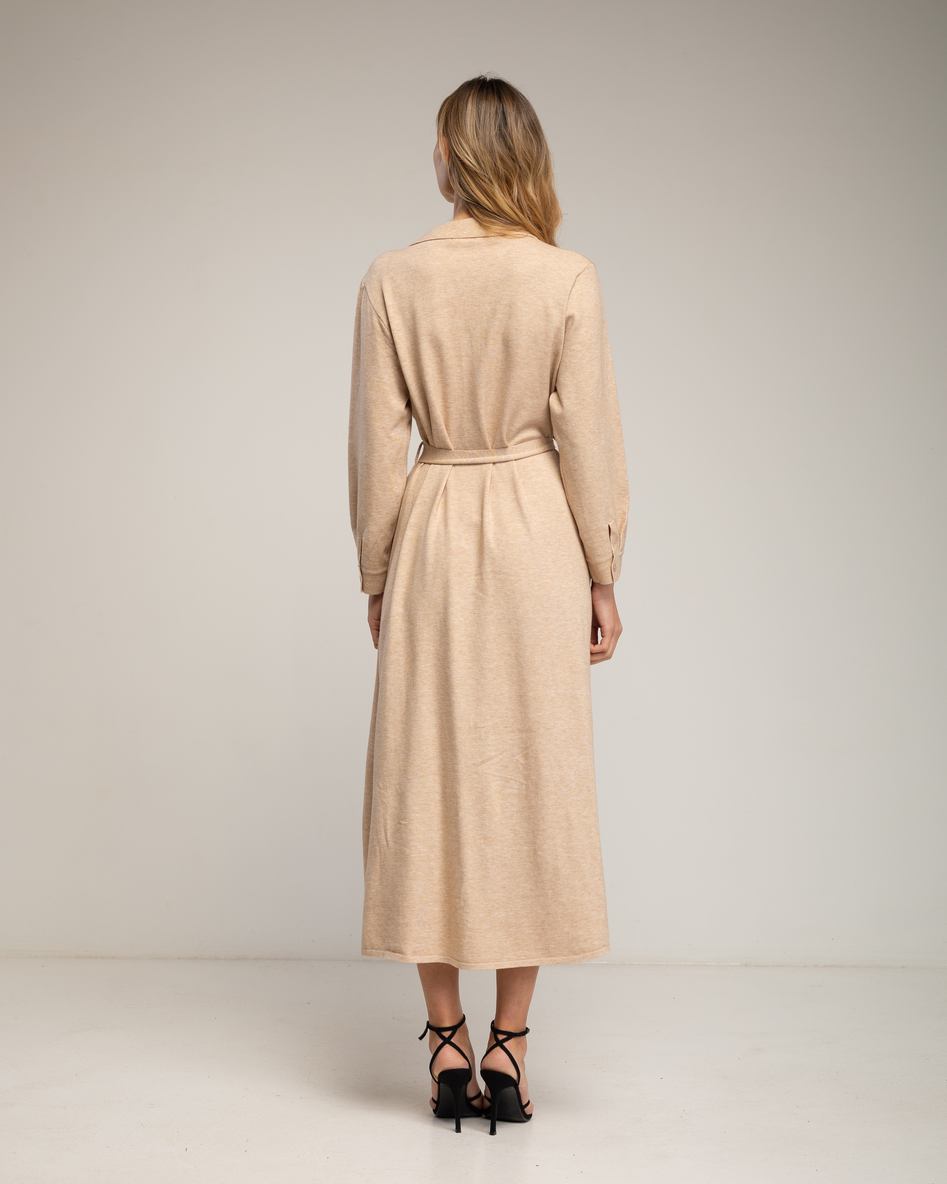 Vestido camisero de punto largo con bolsillos en el pecho y cinturon - Tantra - Beige Beige-3