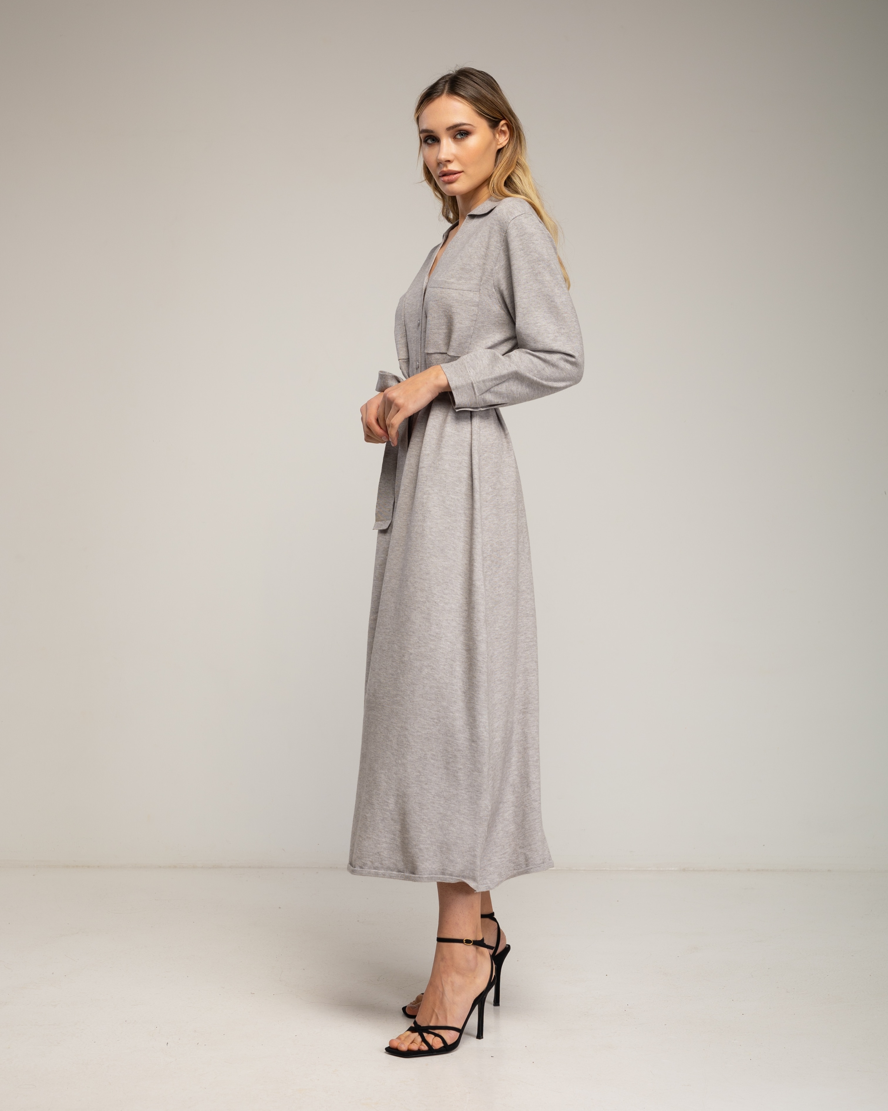 Vestido camisero de punto largo con bolsillos en el pecho y cinturon - Tantra - Gris Gris-2