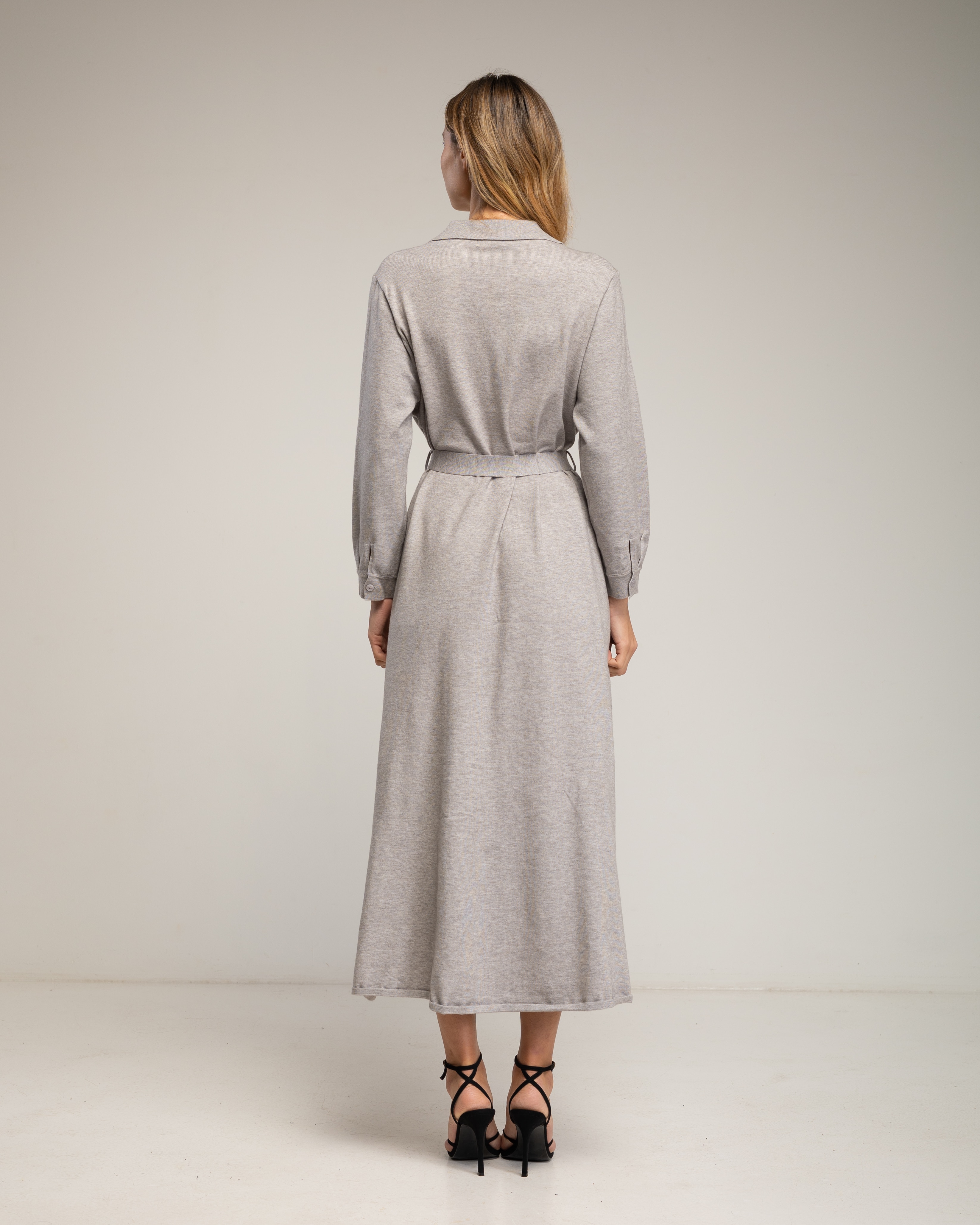 Vestido camisero de punto largo con bolsillos en el pecho y cinturon - Tantra - Gris Gris-3