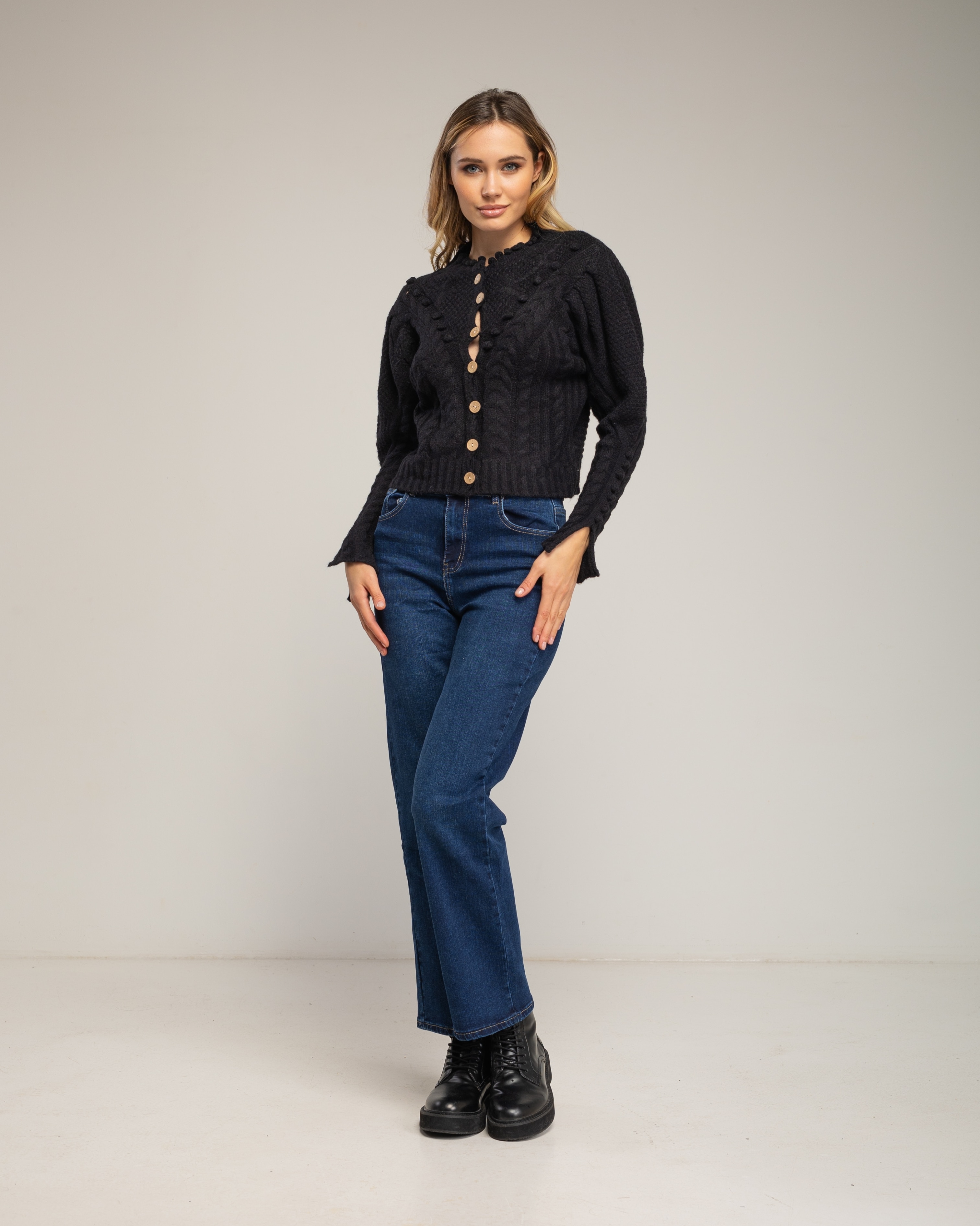 Cárdigan de mujer de punto de crochet con detalles de pompones - Tantra - Negro Negro-4