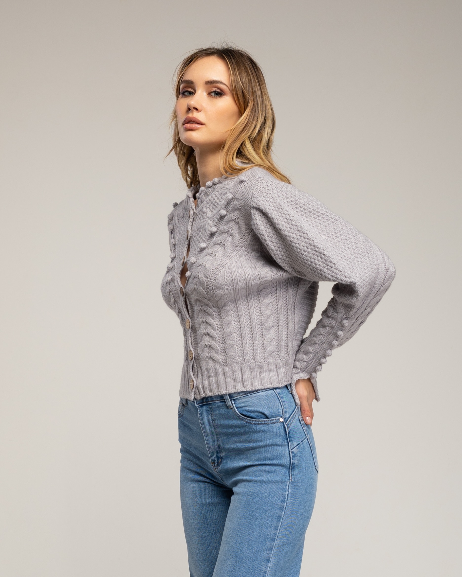Cárdigan de mujer de punto de crochet con detalles de pompones - Tantra - Gris Gris-3