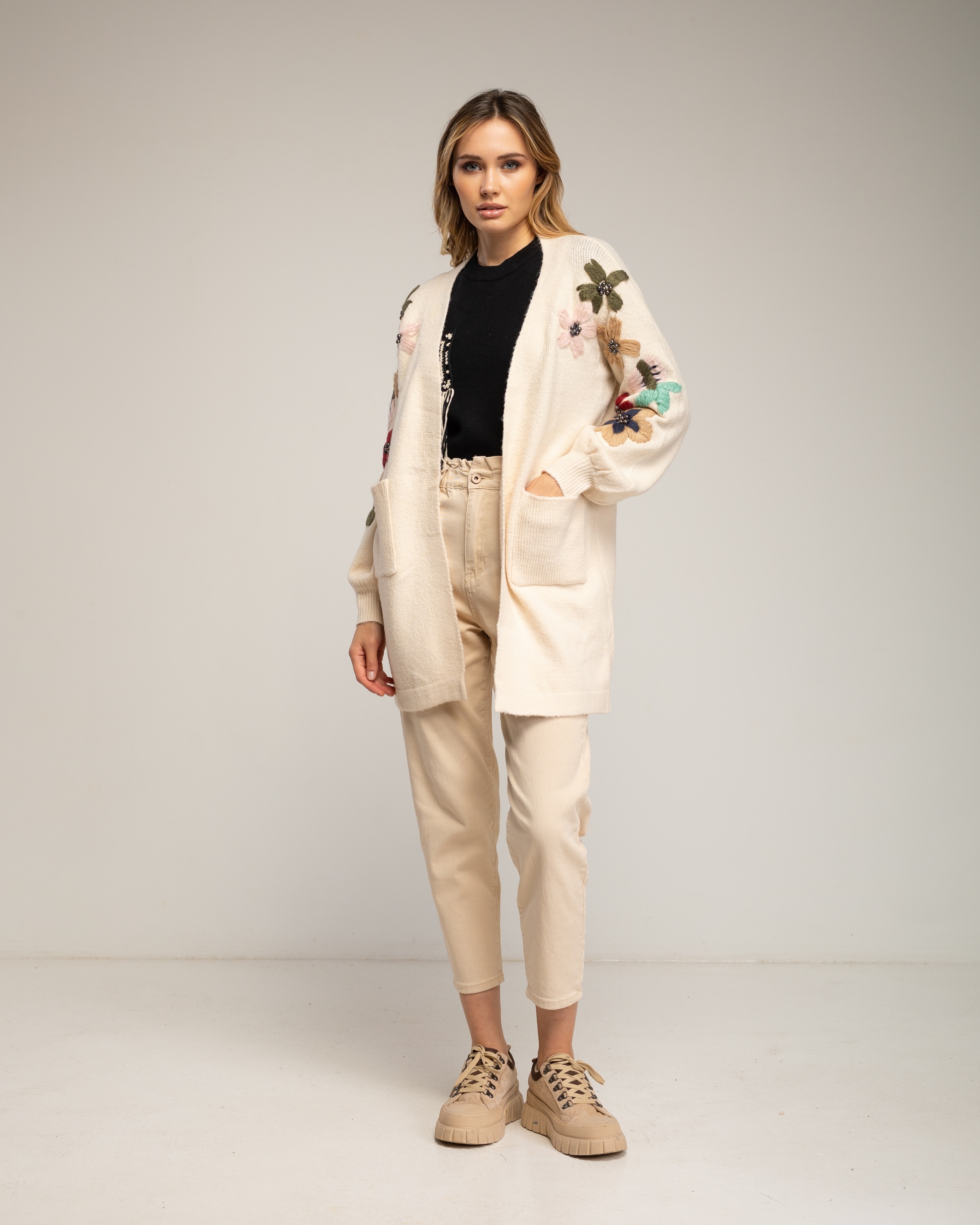 Cárdigan de mujer larga de punto con flores bordadas - Tantra - Beige Beige-4