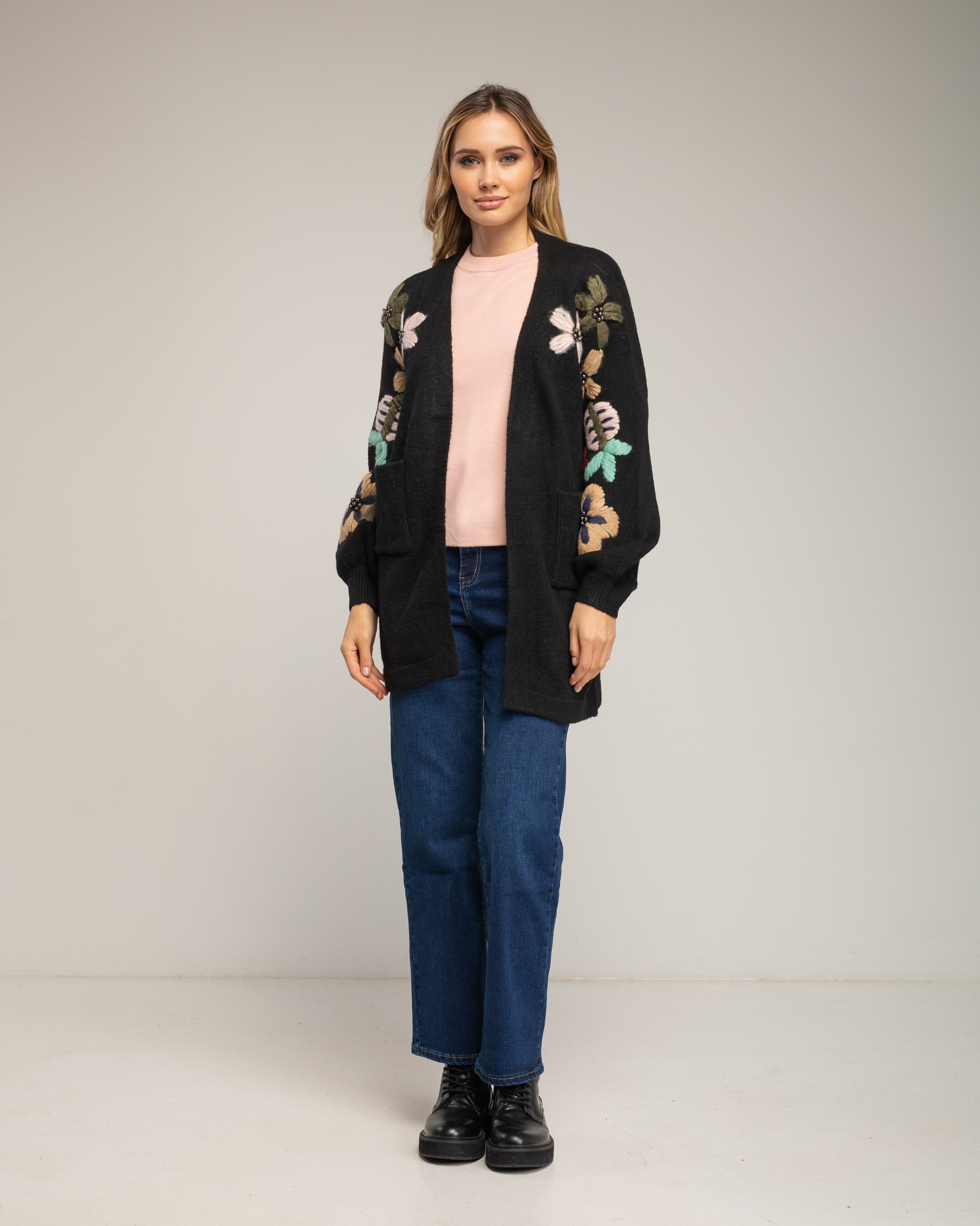 Cárdigan de mujer larga de punto con flores bordadas - Tantra - Negro Negro-4