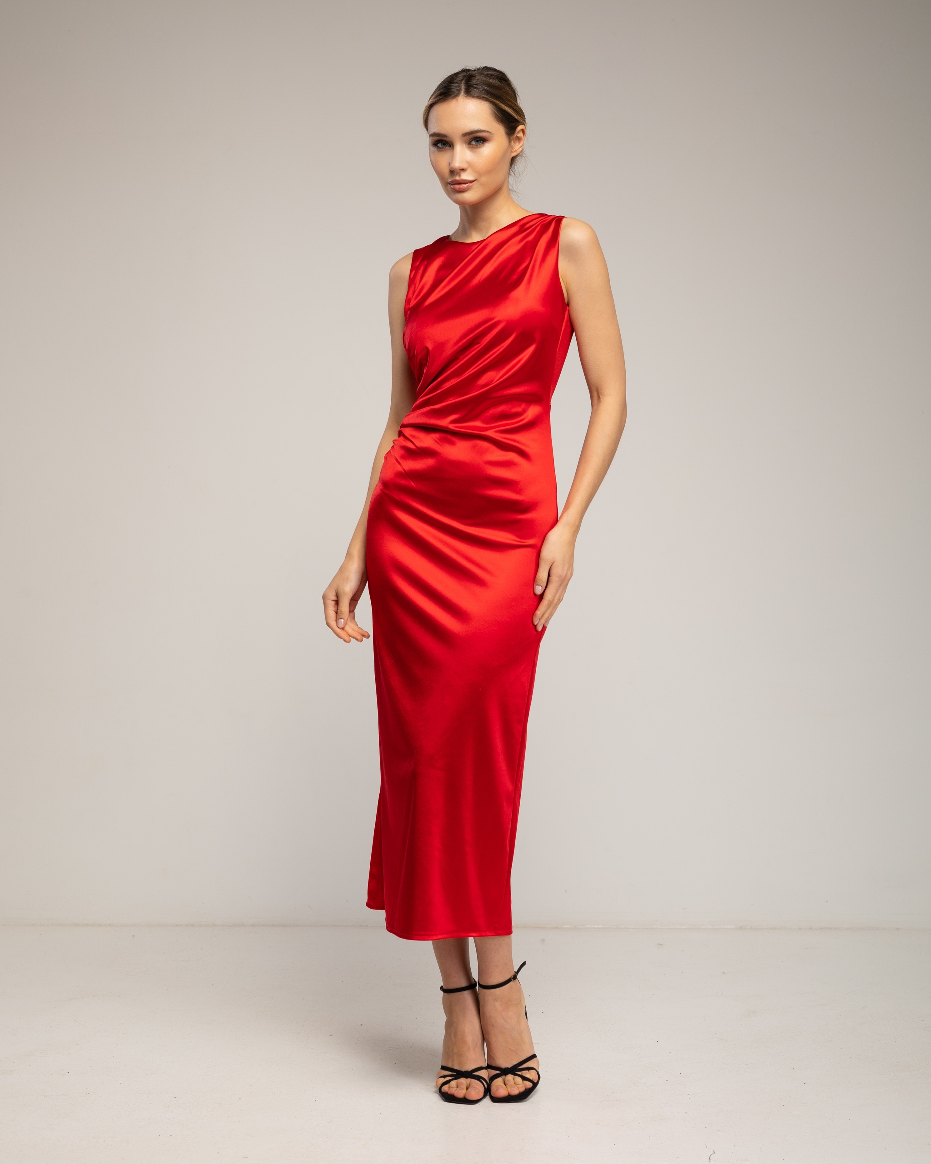 Tantra - Vestido midi entallado con pliegue en el costado.