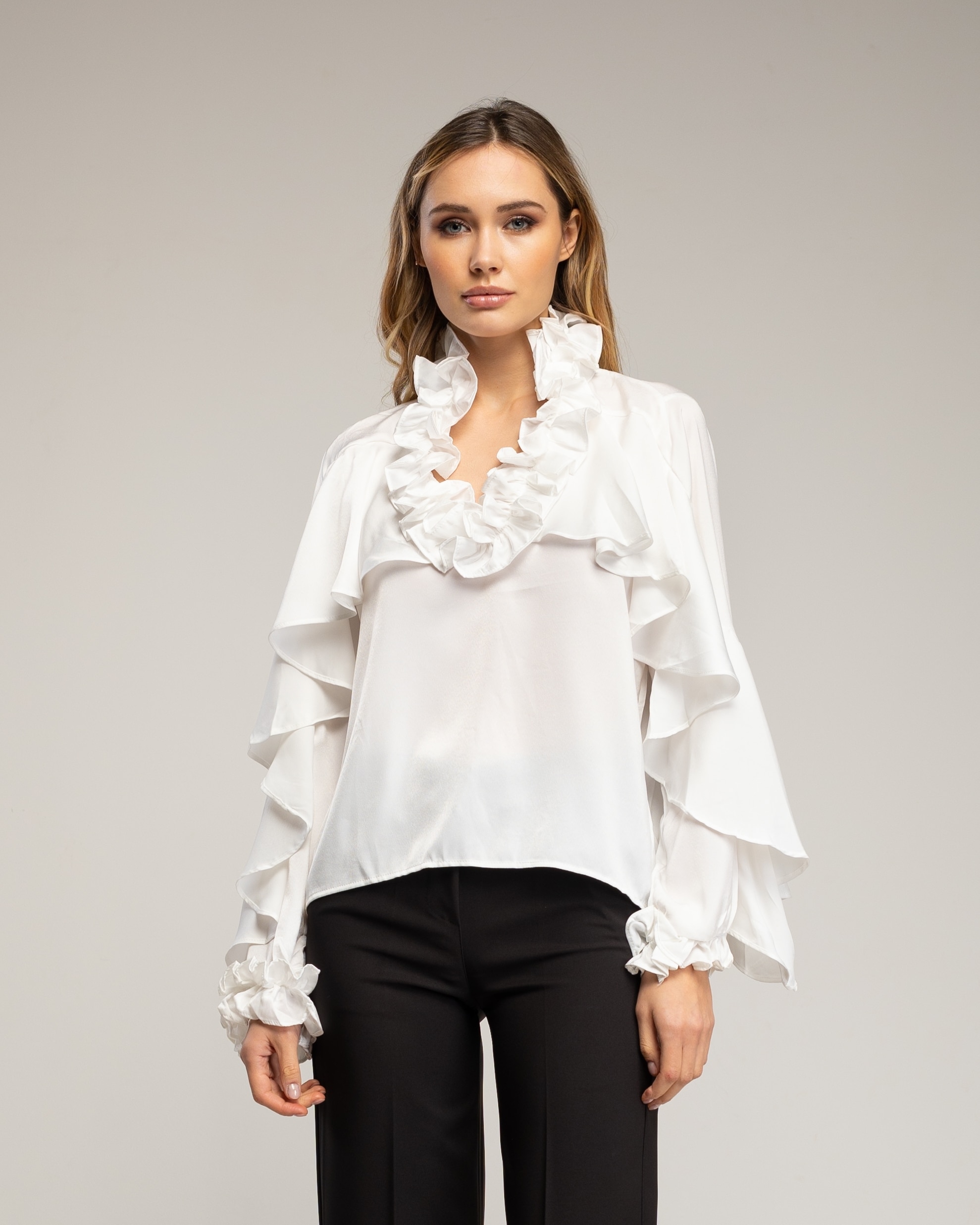 Blusa de mujer de raso con volantes en el cuello y puños - Tantra - Blanco Blanco-1