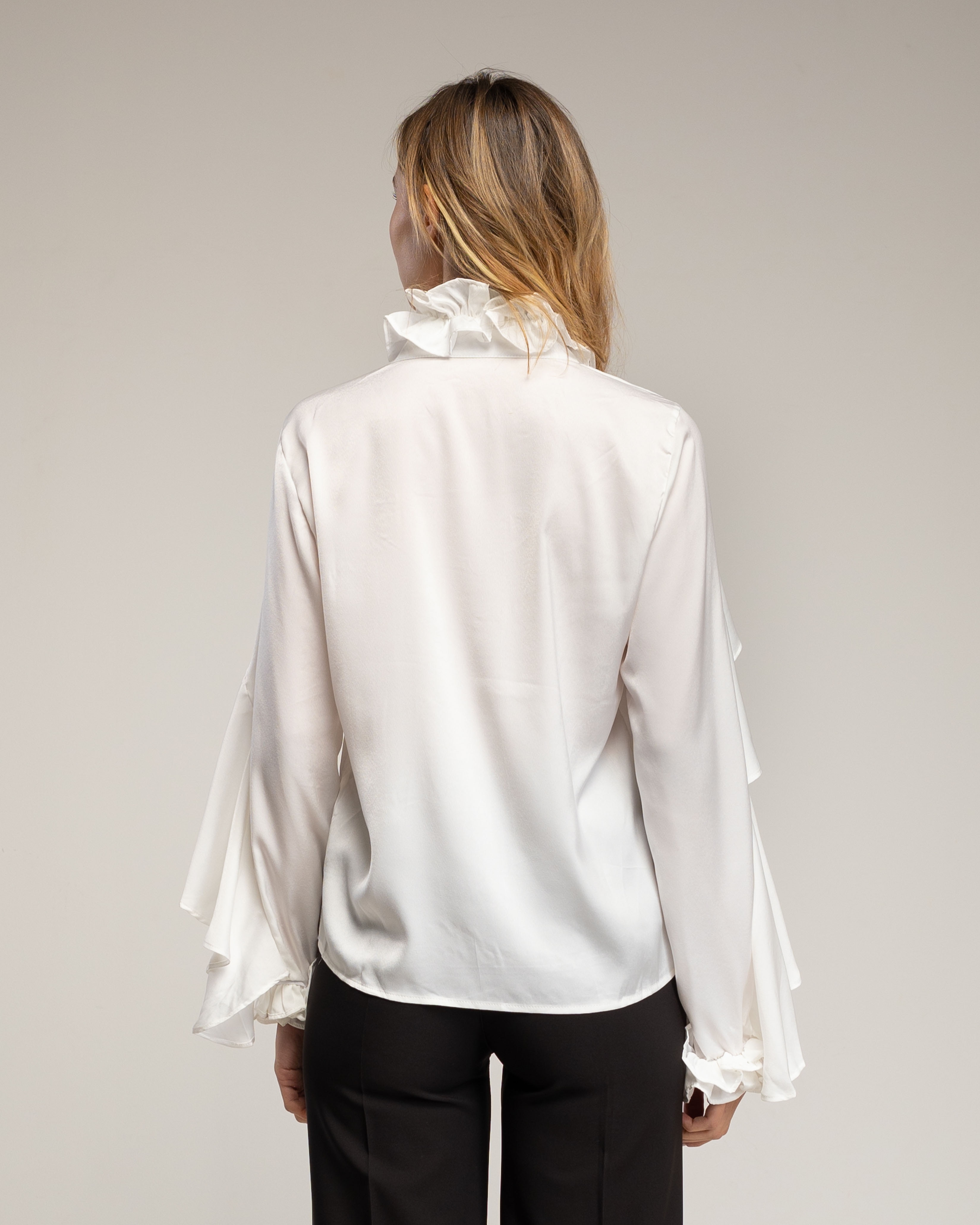 Blusa de mujer de raso con volantes en el cuello y puños - Tantra - Blanco Blanco-2