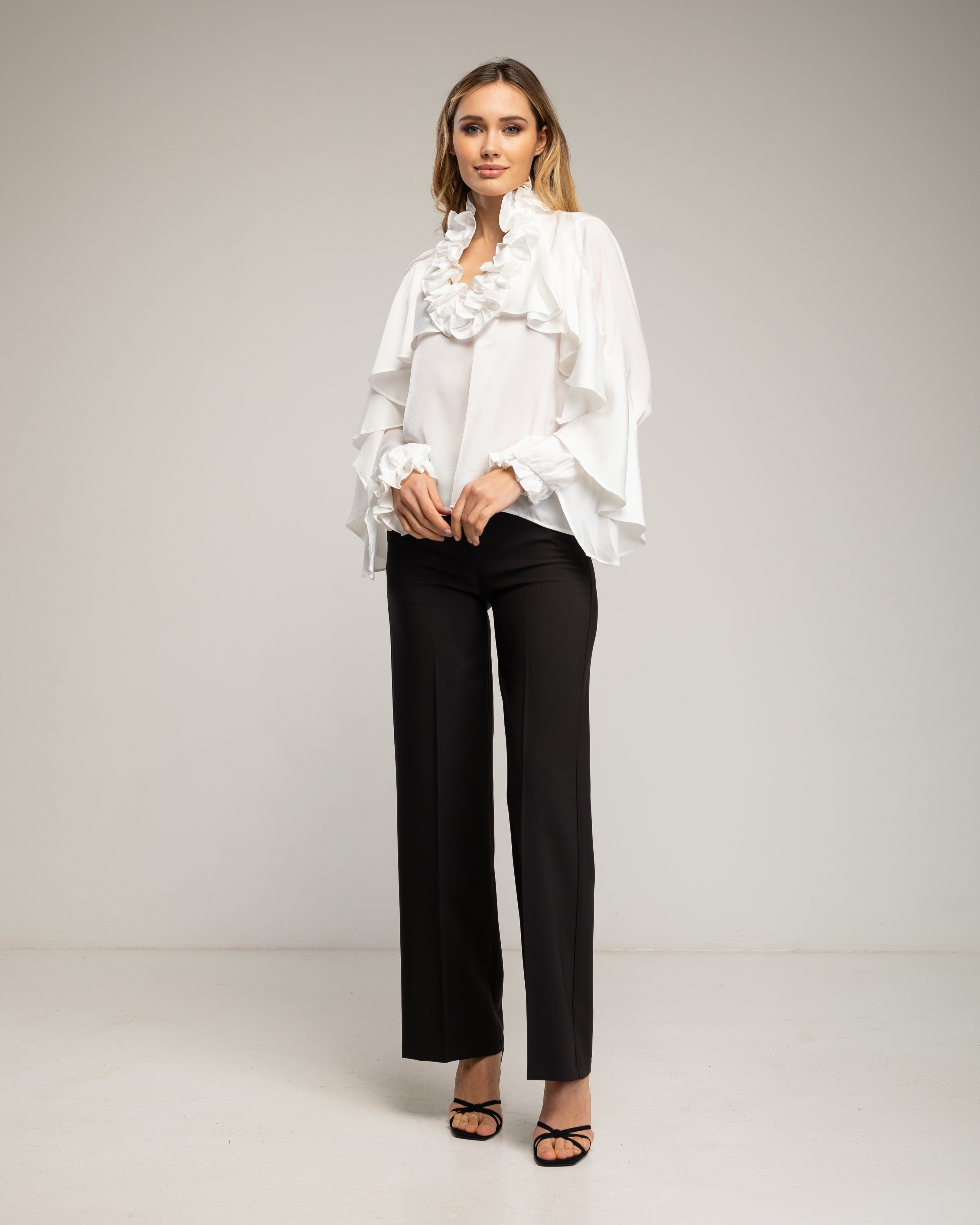 Blusa de mujer de raso con volantes en el cuello y puños - Tantra - Blanco Blanco-4