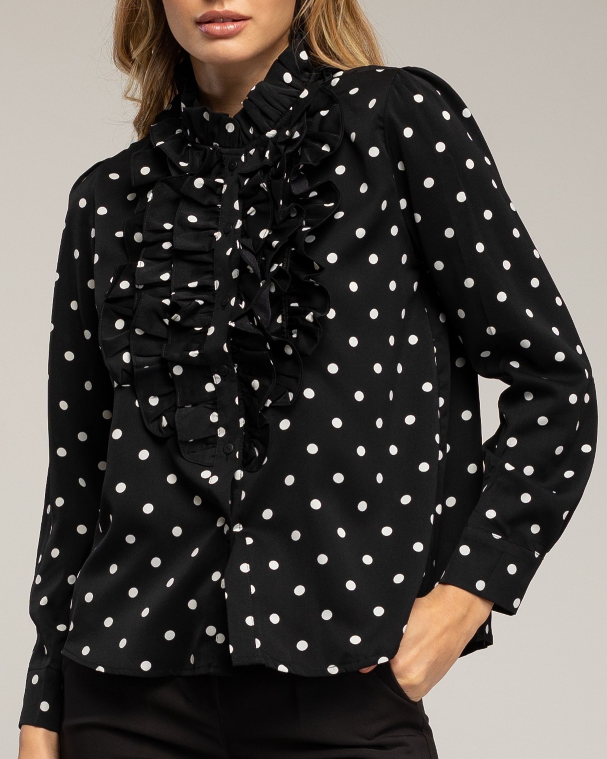 Blusa de mujer lunares con volantes en el pecho - Tantra - Negro Negro-3