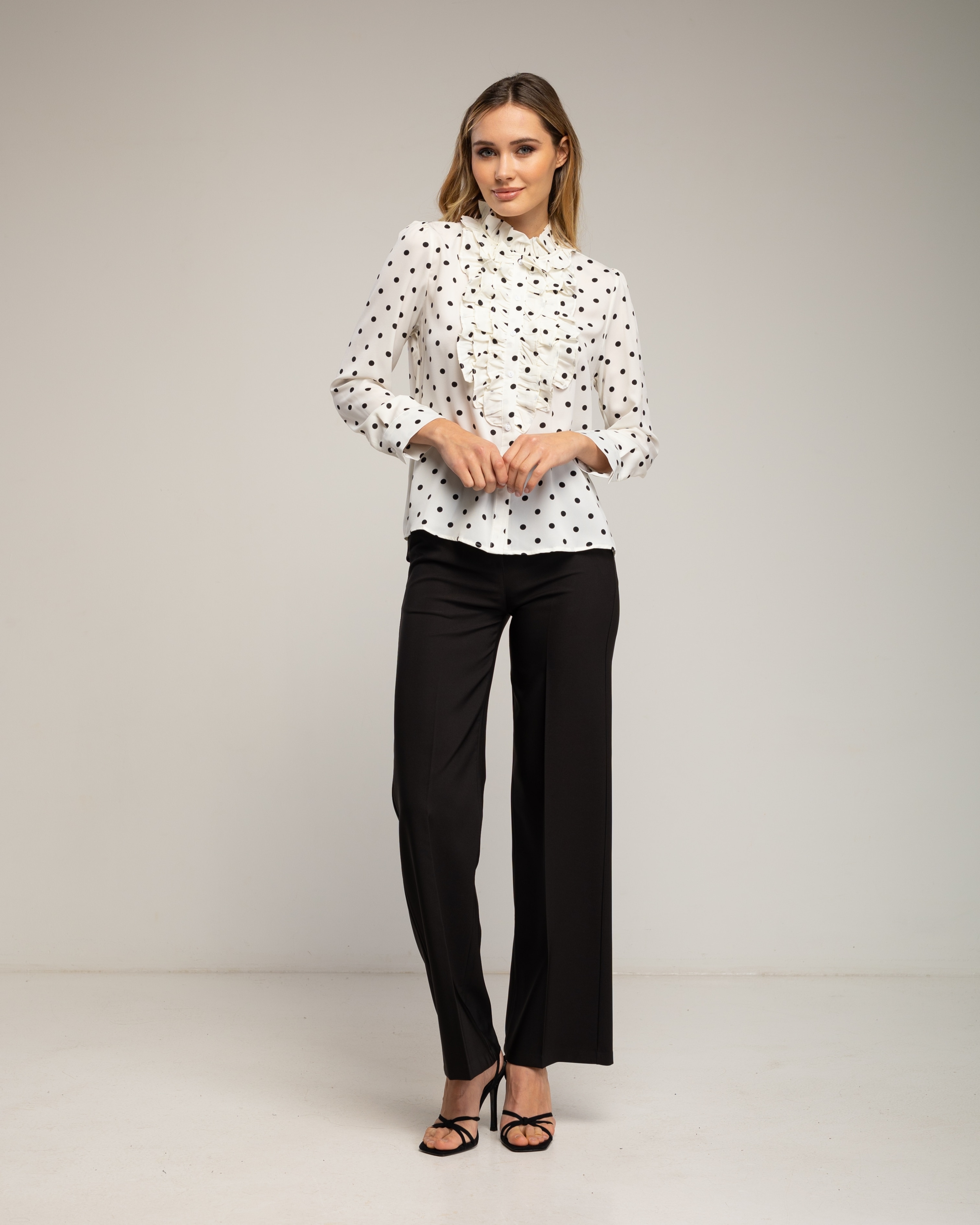 Blusa de mujer lunares con volantes en el pecho - Tantra - Blanco Blanco-4
