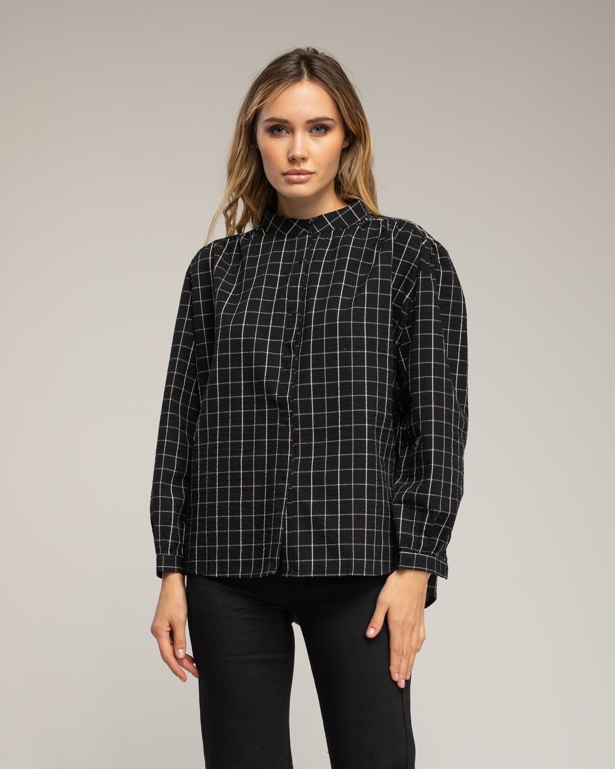 Camisa de mujer de algodón de cuadros con cuello mao y bordados - Tantra - Negro Negro-1