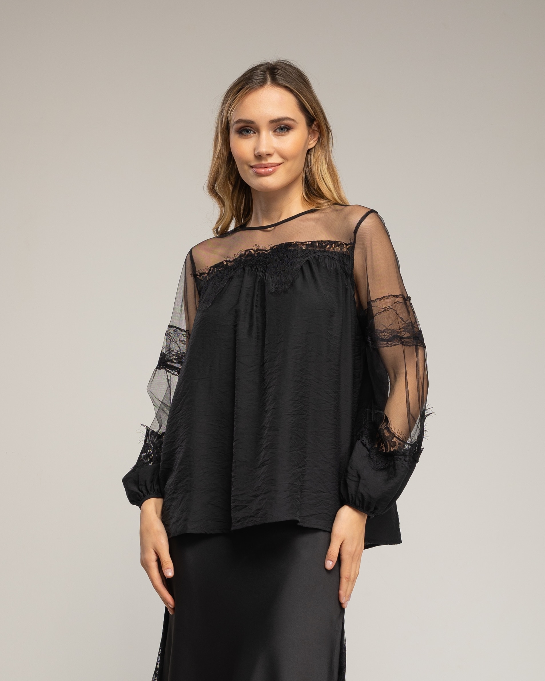 Blusa de mujer de gasa con mangas y hombros de tul - Tantra - Negro Negro-1