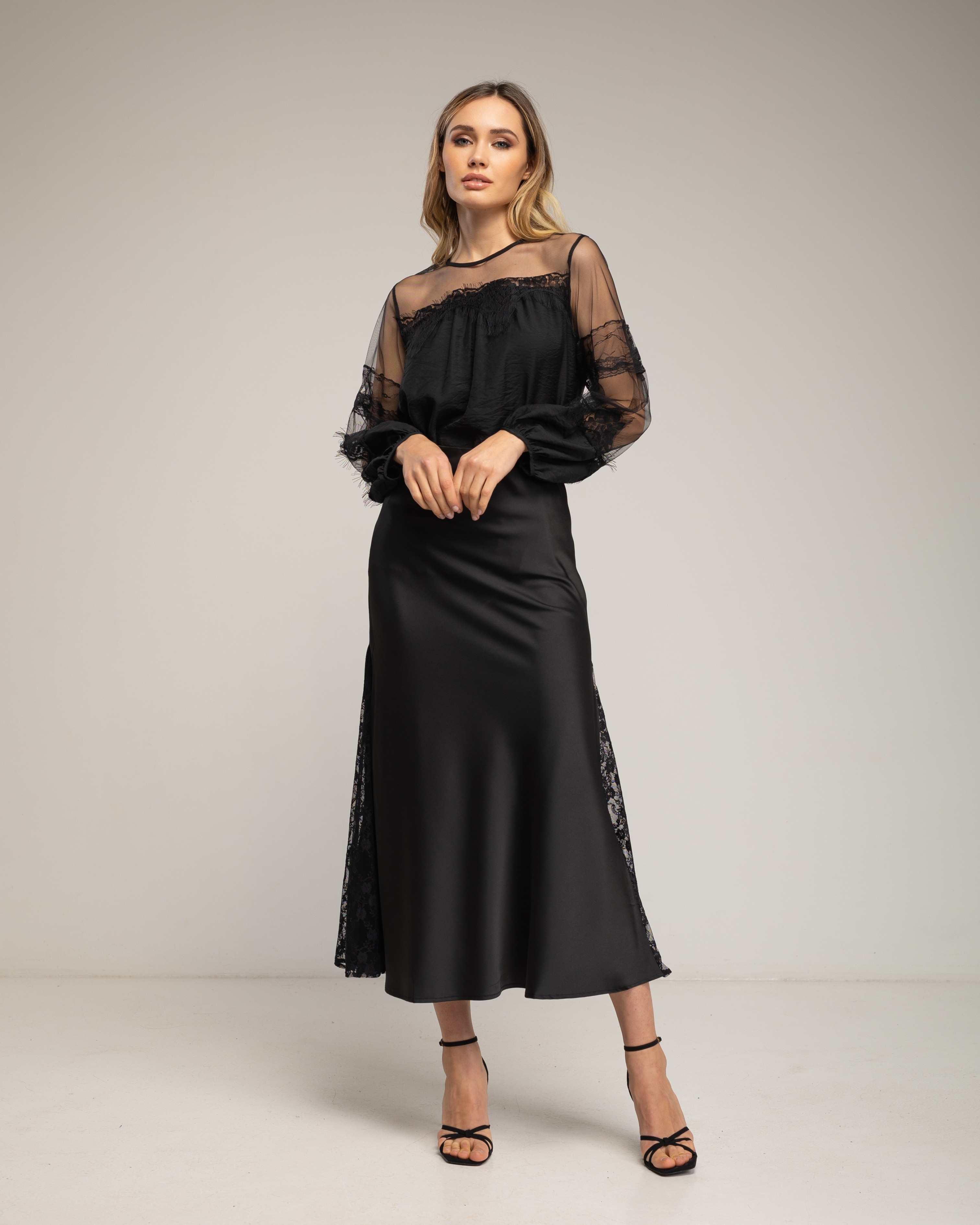 Blusa de mujer de gasa con mangas y hombros de tul - Tantra - Negro Negro-4