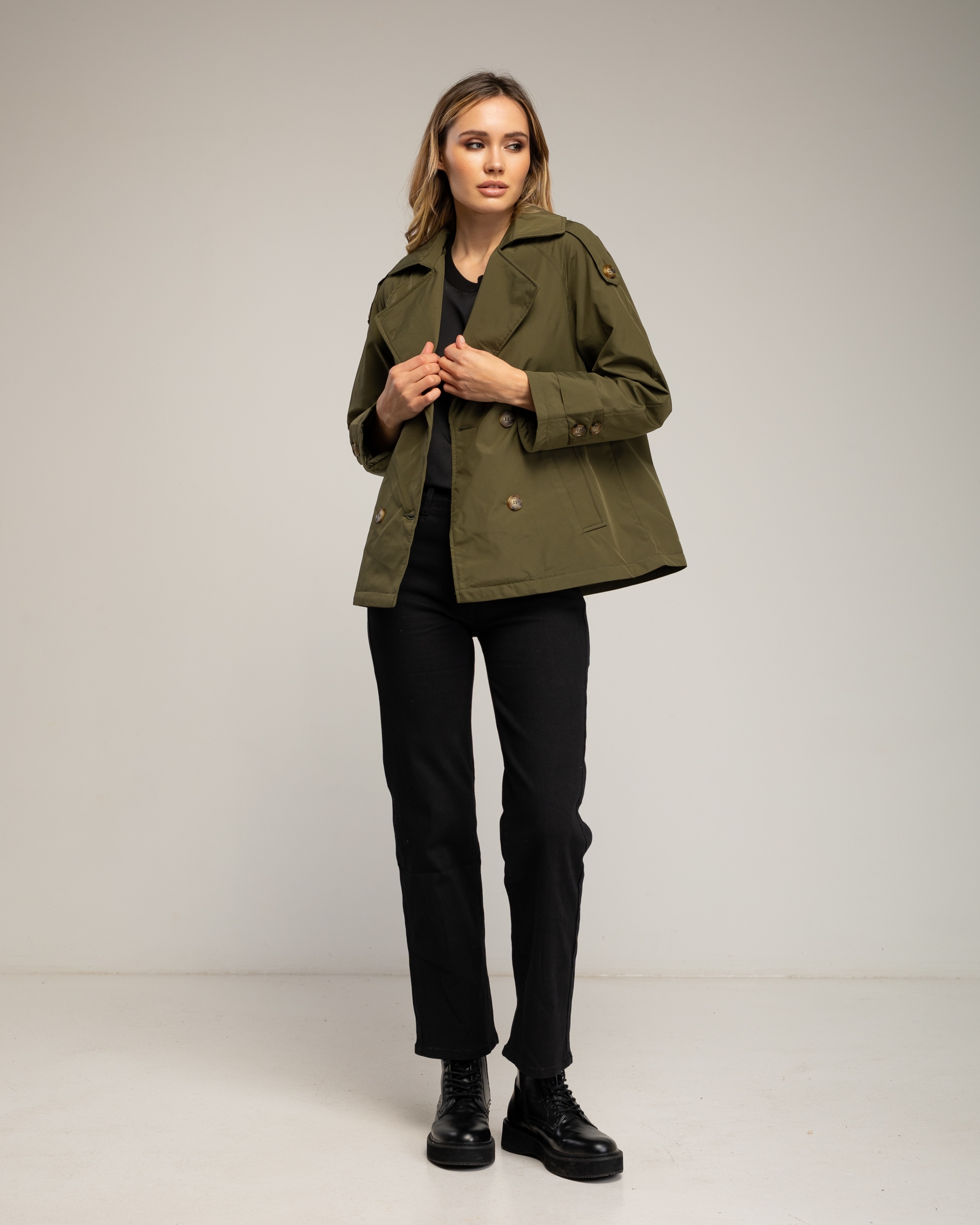 Gabardina de mujer corta acolchada e impermeable con doble botonadura - Tantra - Verde militar Verde militar-4
