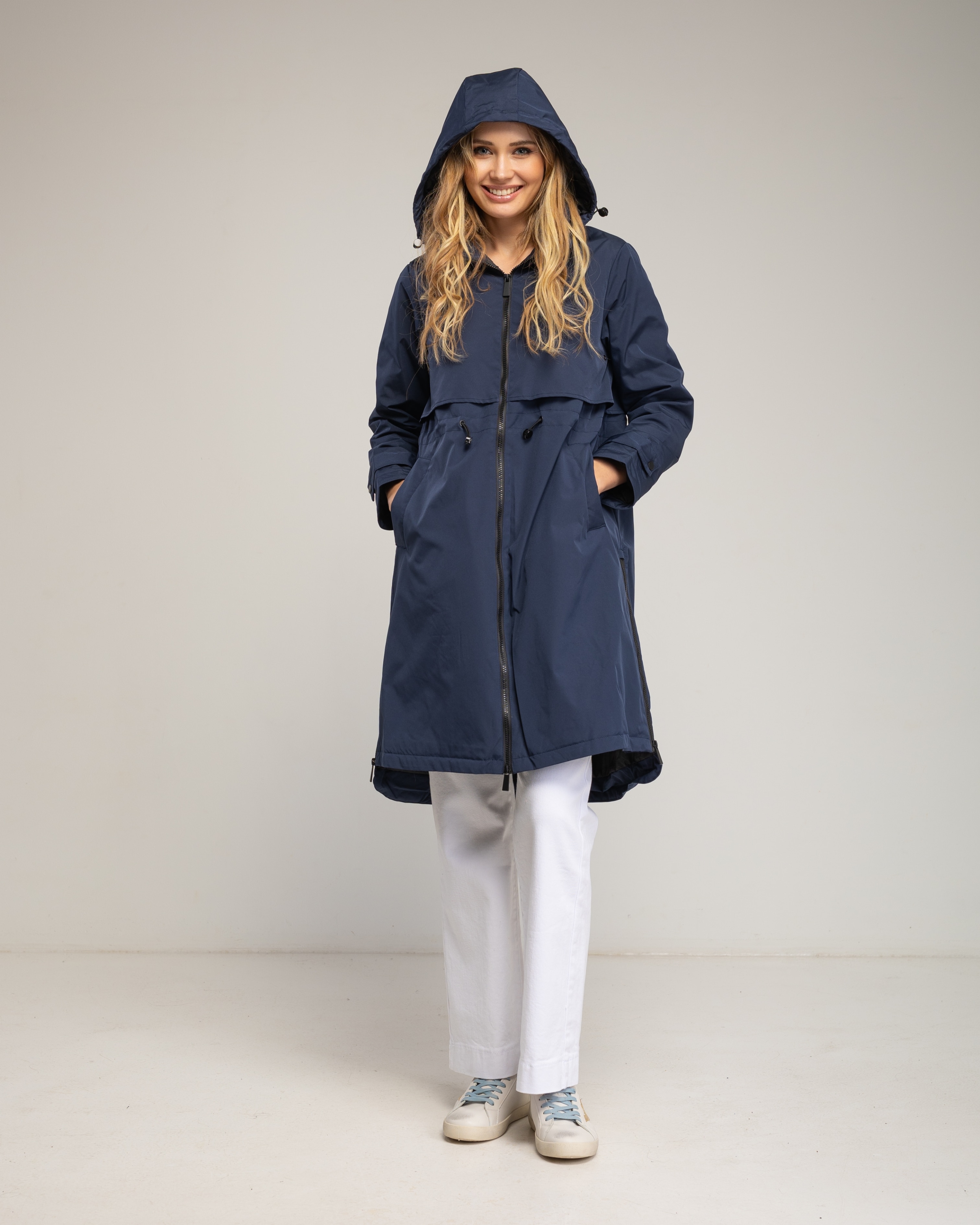 Gabardina larga de mujer impermeable con capucha y cierre de cremallera - Tantra - Azul marino Azul marino-2