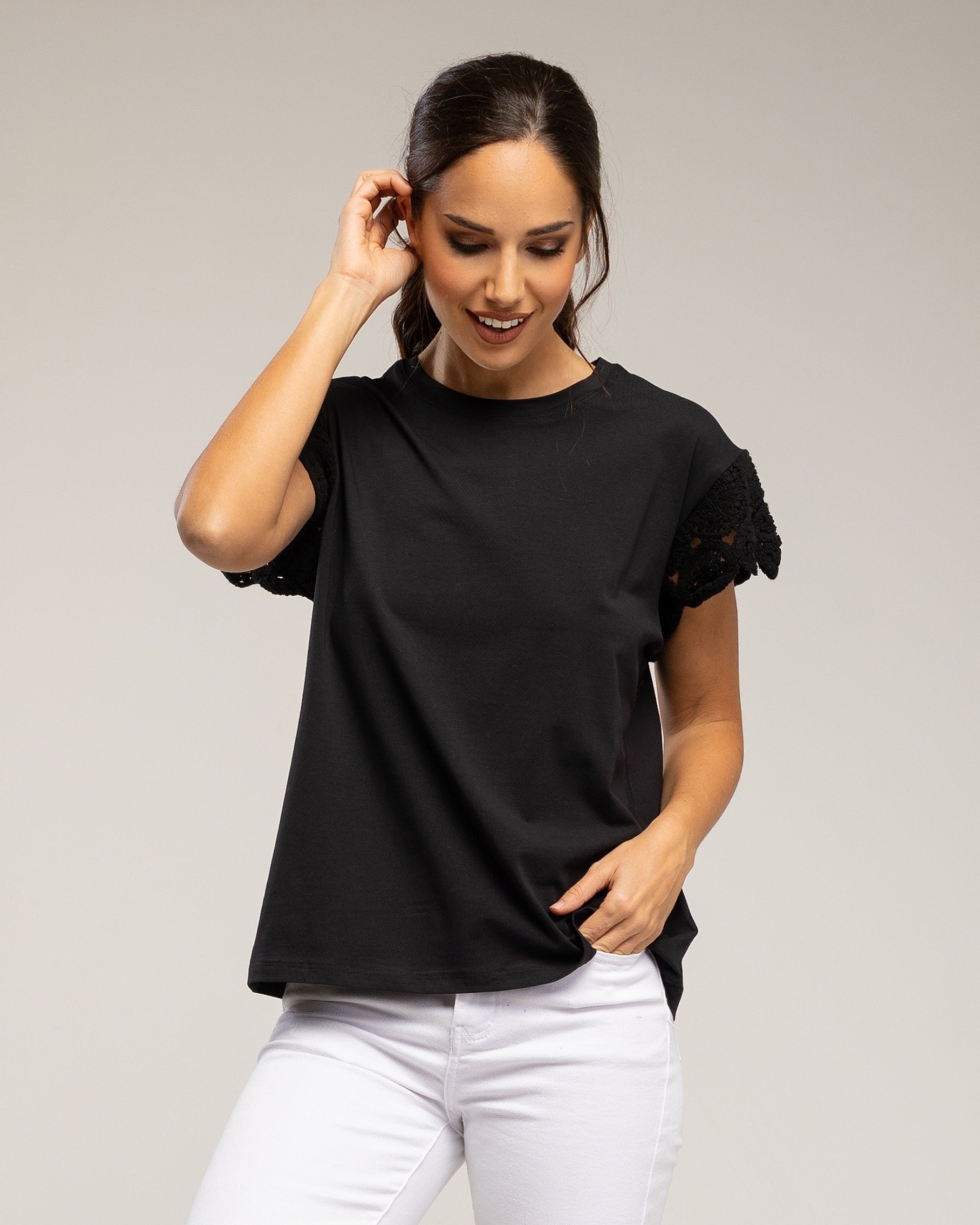 Camiseta de mujer de manga corta con detalle de crochet - Tantra - Negro Negro-3