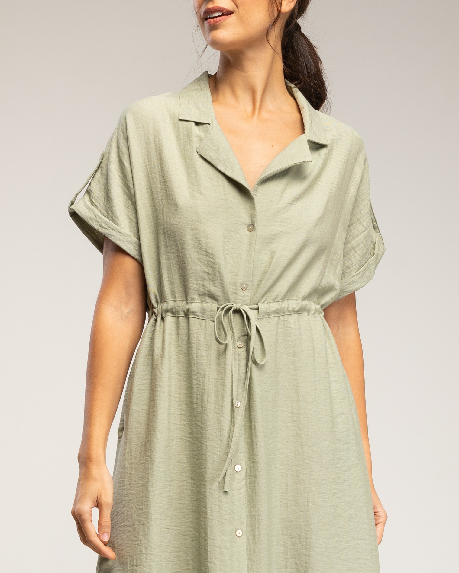Vestido midi camisero con cintura fruncida y bolsillos - Tantra - Verde claro Verde claro-4