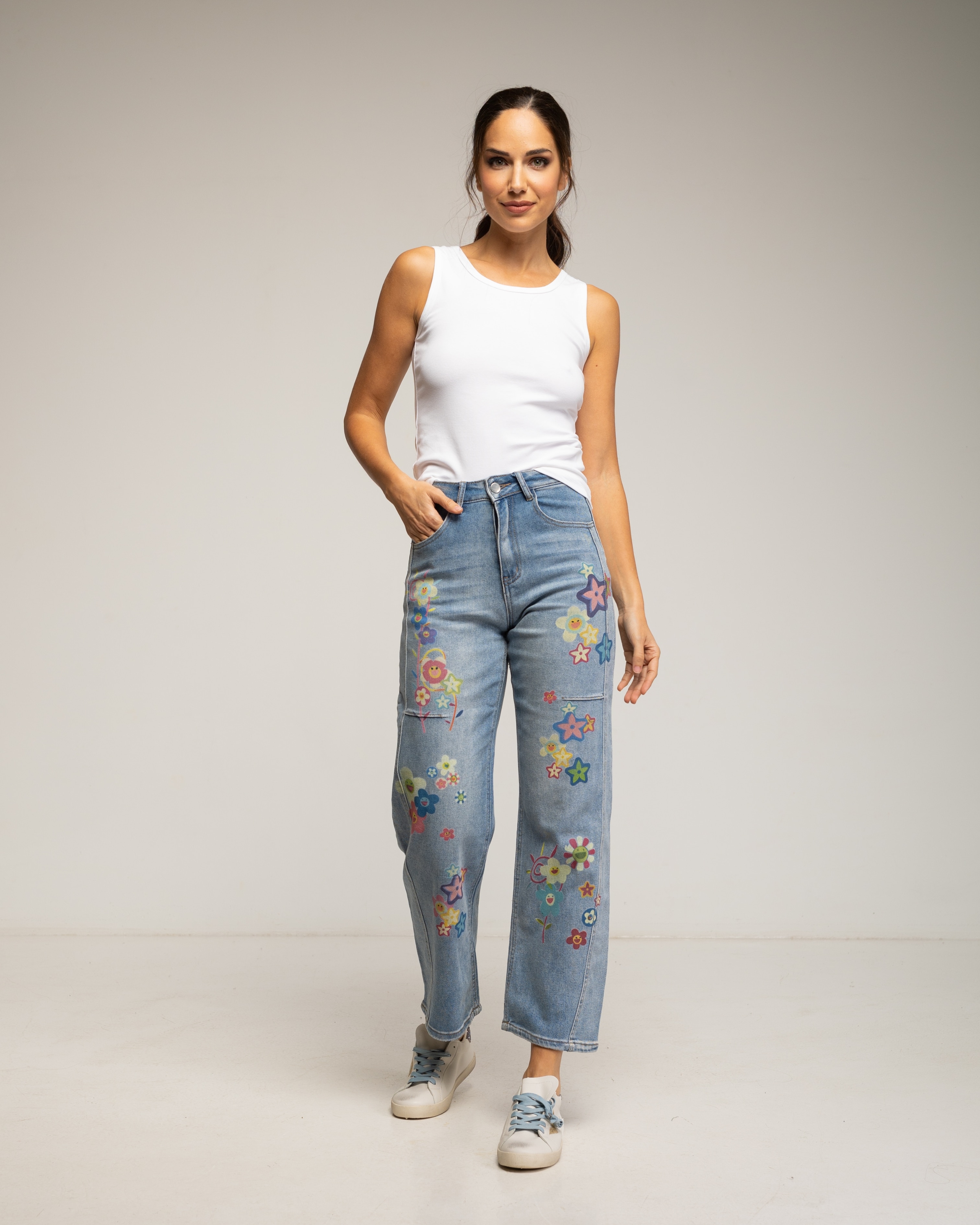 Tantra - Jeans de mujer rectos de tiro alto con flores.