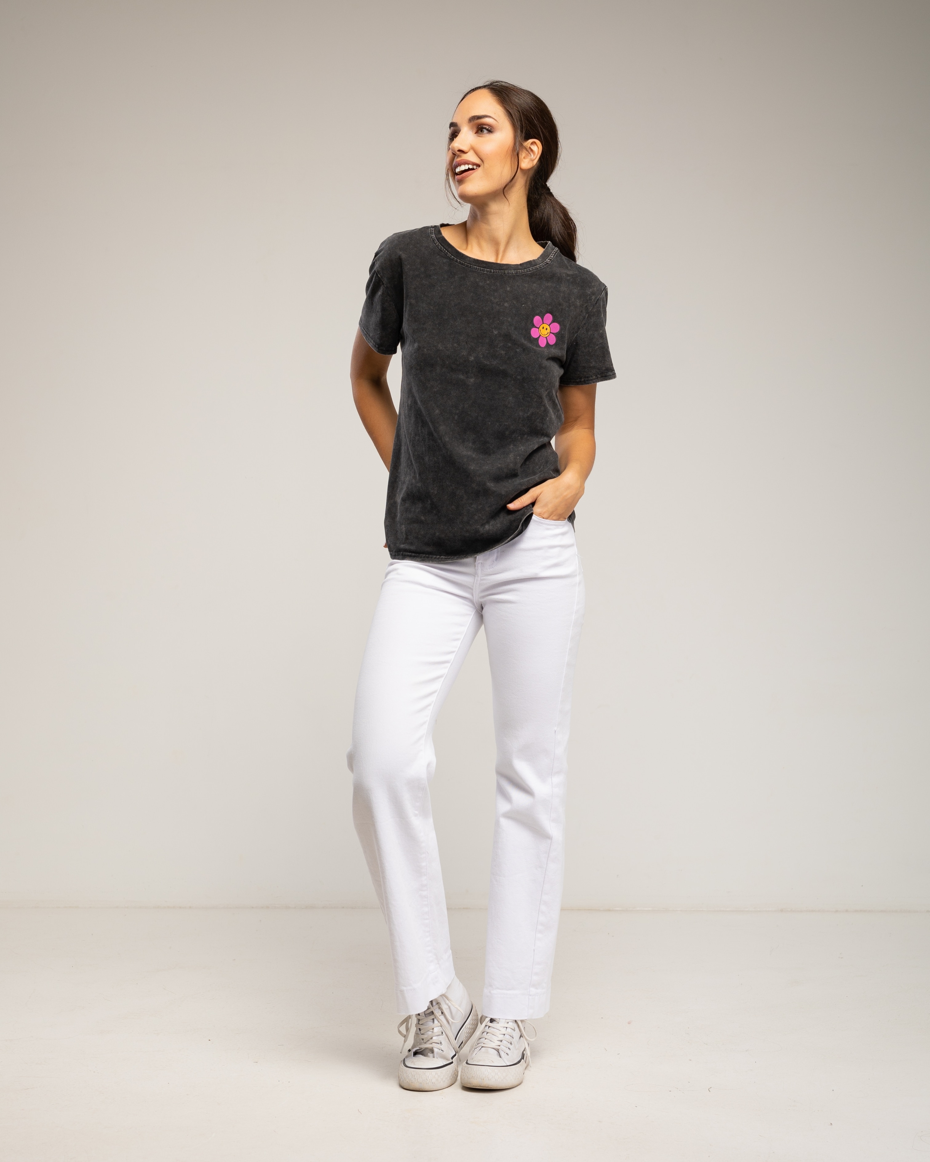 Camiseta de mujer de lgodón con estampado de margarita - Tantra - Negro Negro-3