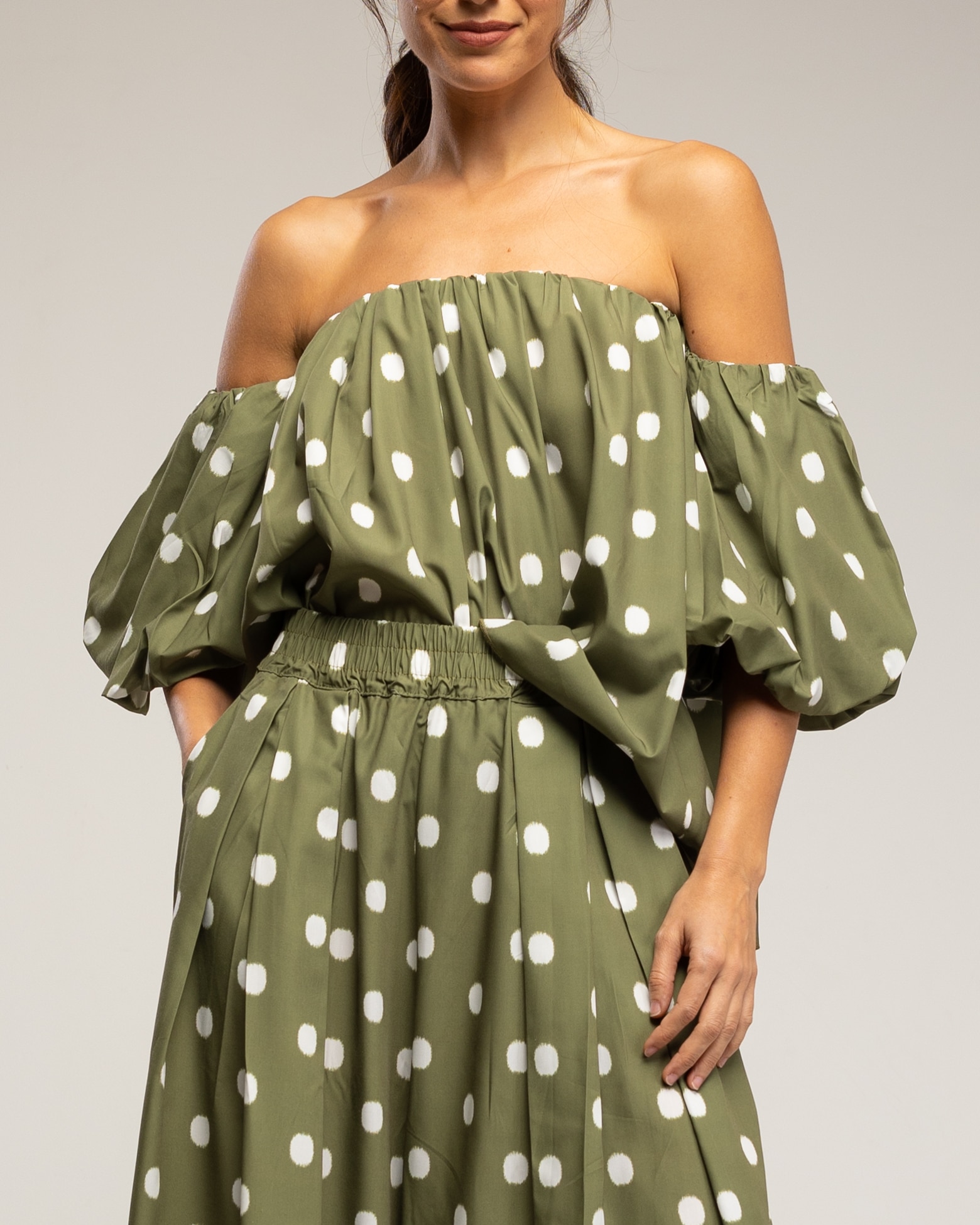 Conjunto de mujer de pantalon y top de lunares, top cuello barco elastico - Tantra - Verde militar Verde militar-4