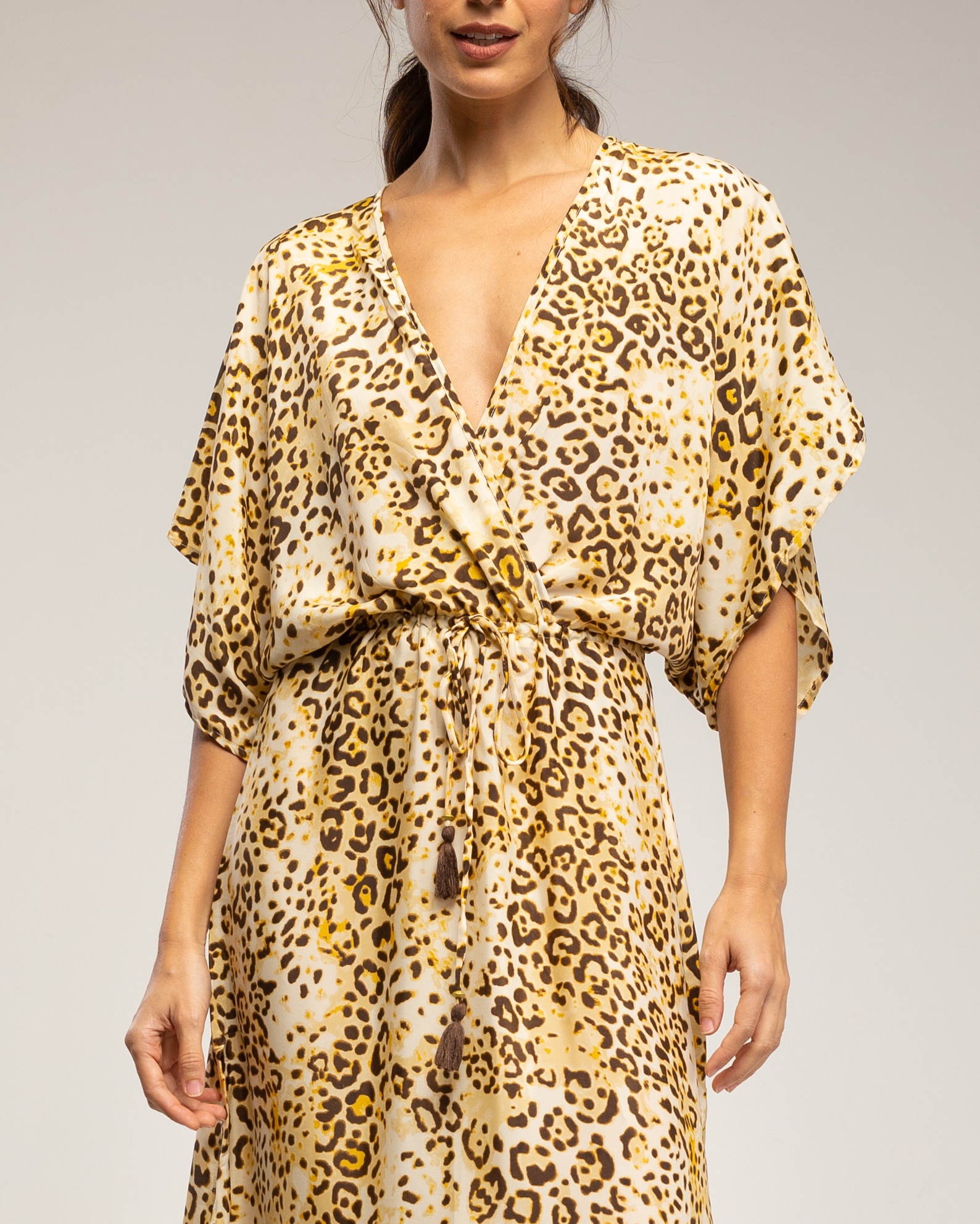 Vestido largo estampado animal print , con cuello cruzado - Tantra - Beige Beige-4
