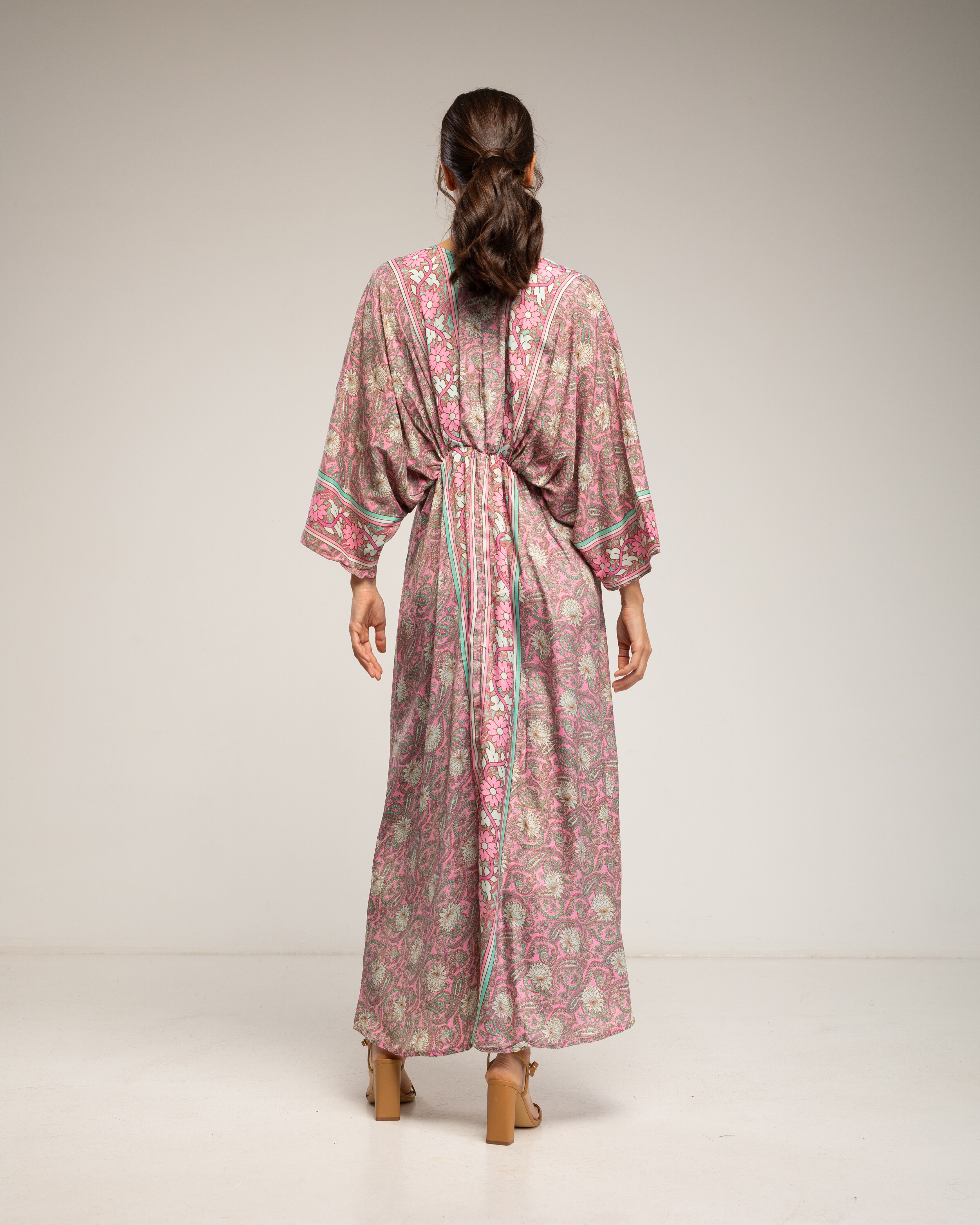 Vestido maxi estampado con cuello pico y cintura elástica - Tantra - Rosa Rosa-3