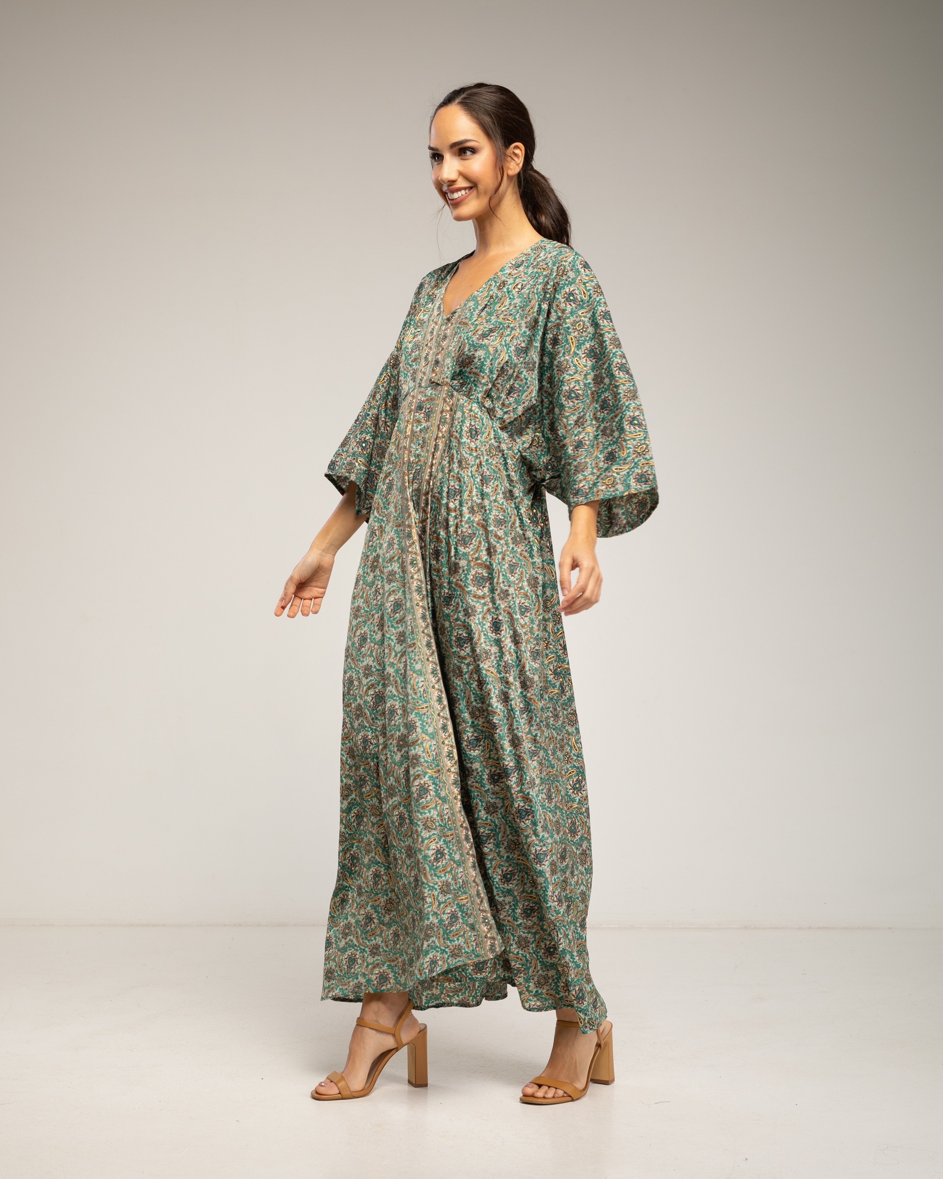 Vestido maxi estampado con cuello pico y cintura elástica - Tantra - Verde oscuro Verde oscuro-2