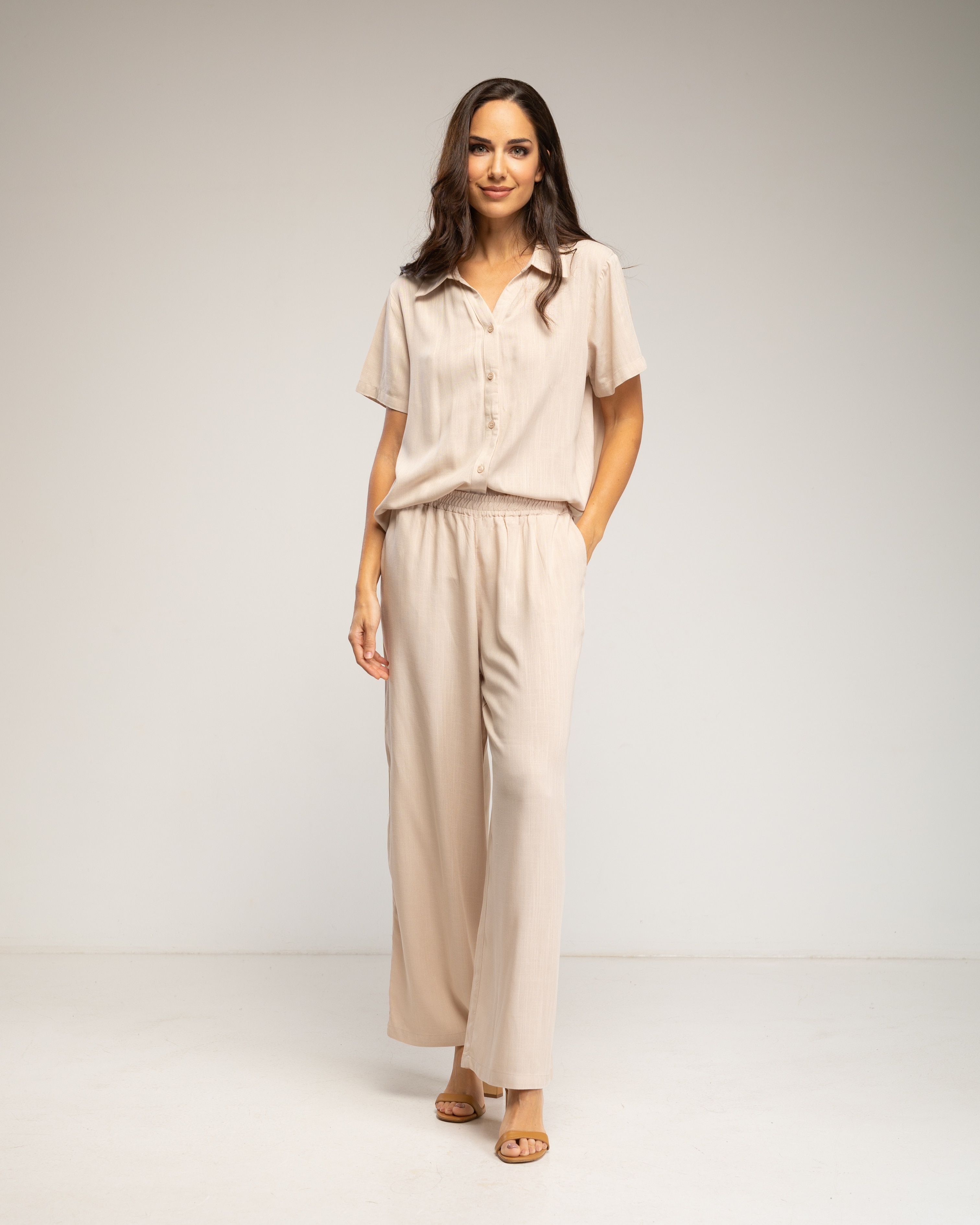 Conjunto de mujer de camisa de manga corta y pantalon elástico con bolsillos - Tantra - Beige Beige-1