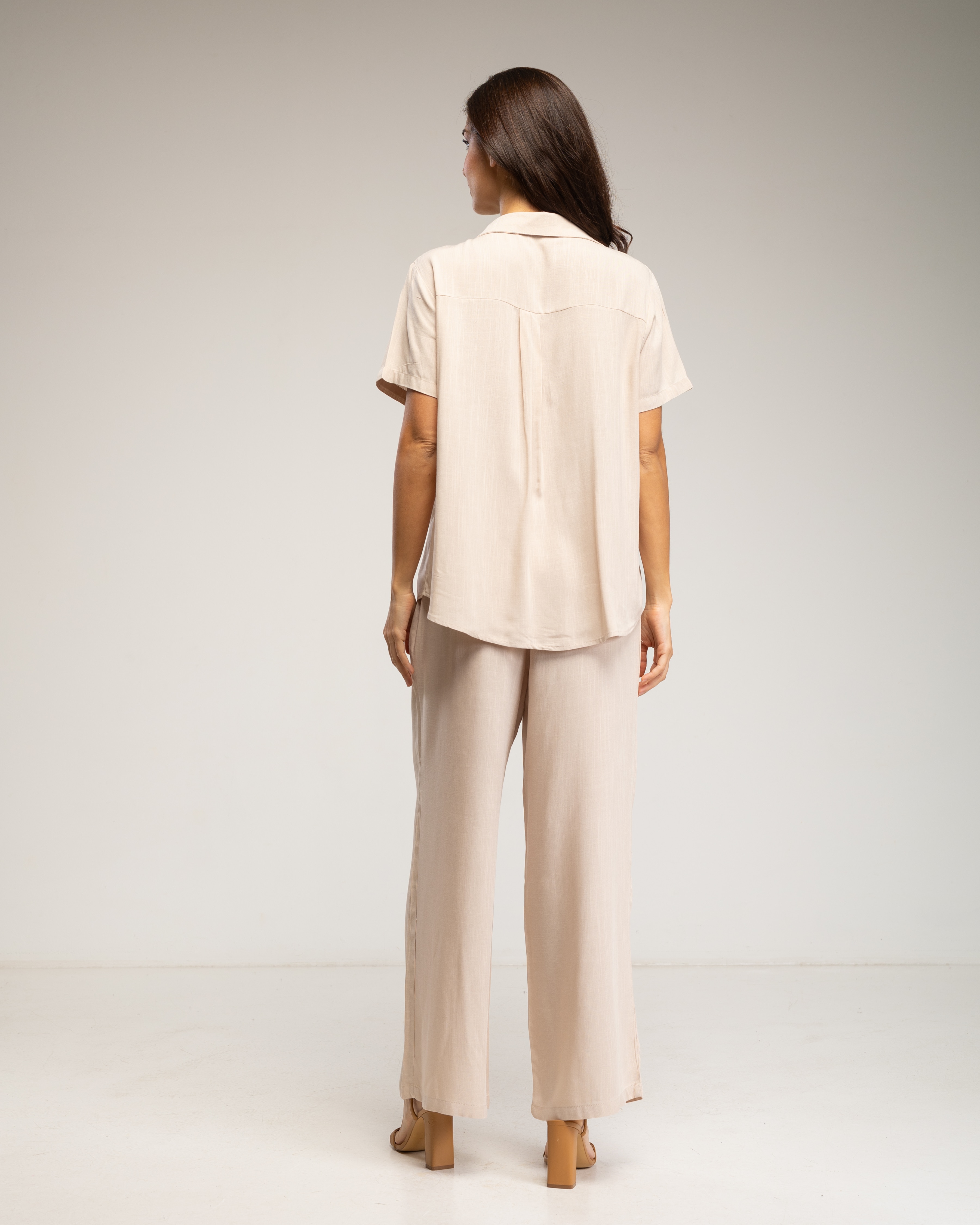 Conjunto de mujer de camisa de manga corta y pantalon elástico con bolsillos - Tantra - Beige Beige-2