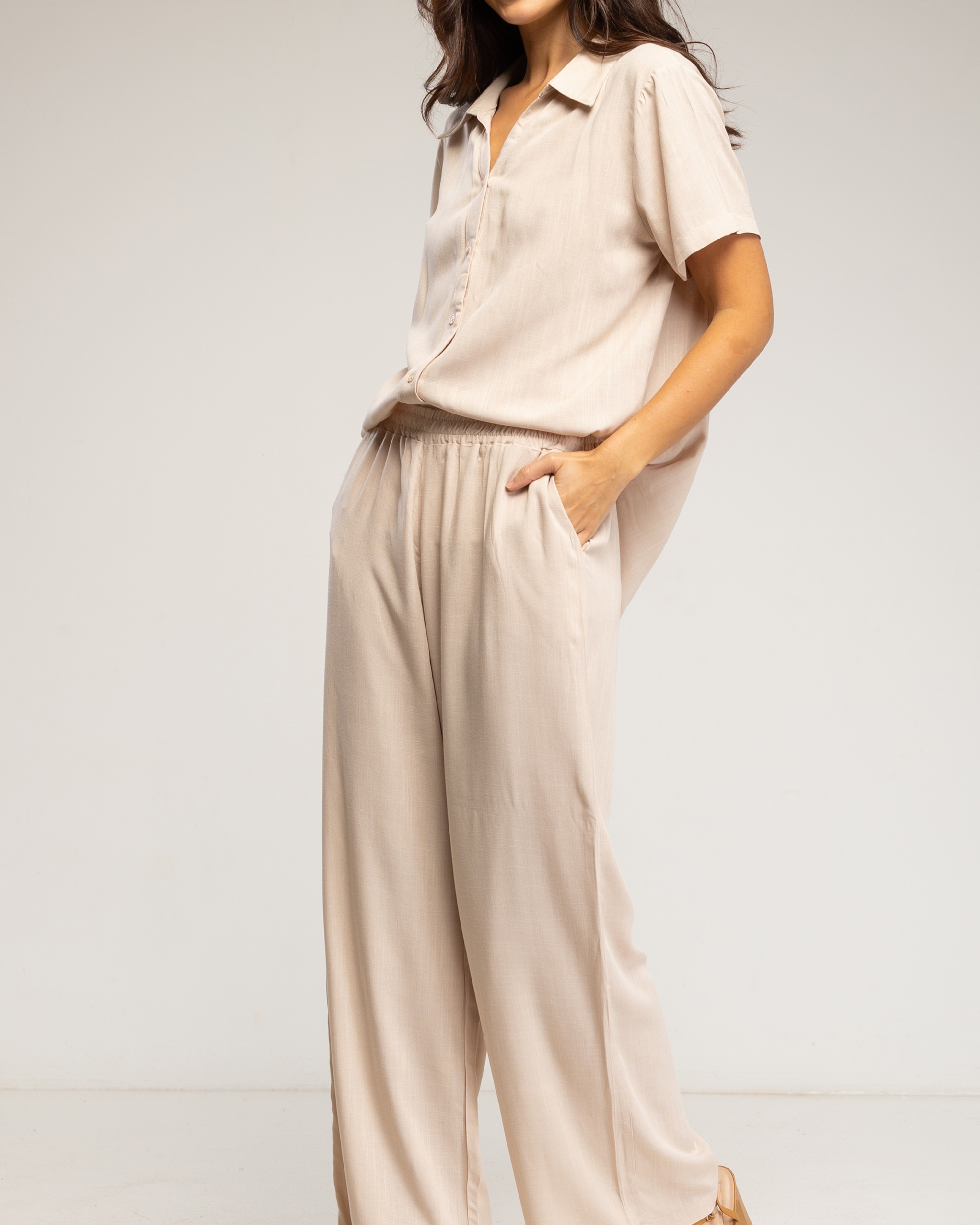 Conjunto de mujer de camisa de manga corta y pantalon elástico con bolsillos - Tantra - Beige Beige-3