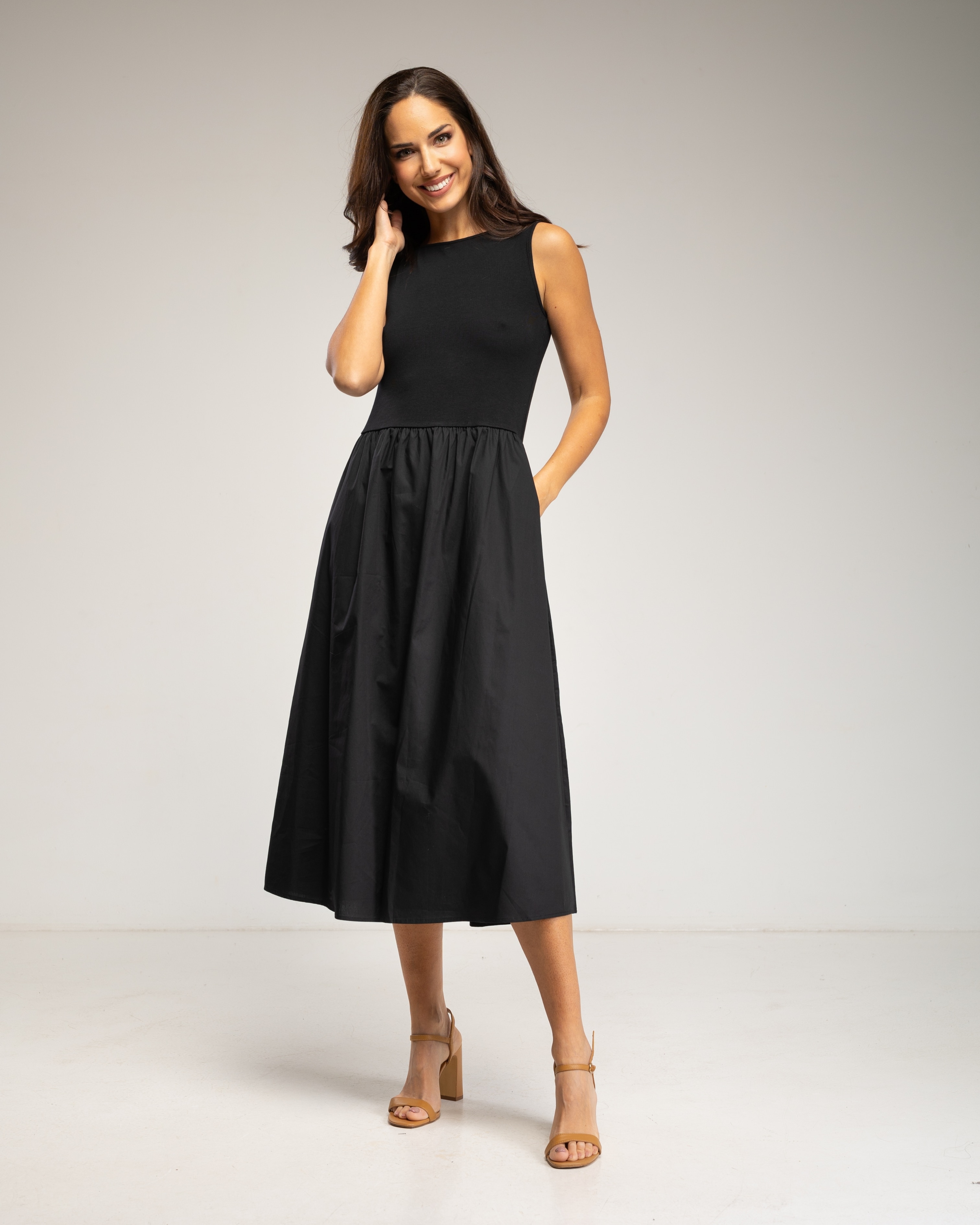 Tantra - Vestido midi de algodón sin mangas y falda de vuelo con bolsillos.