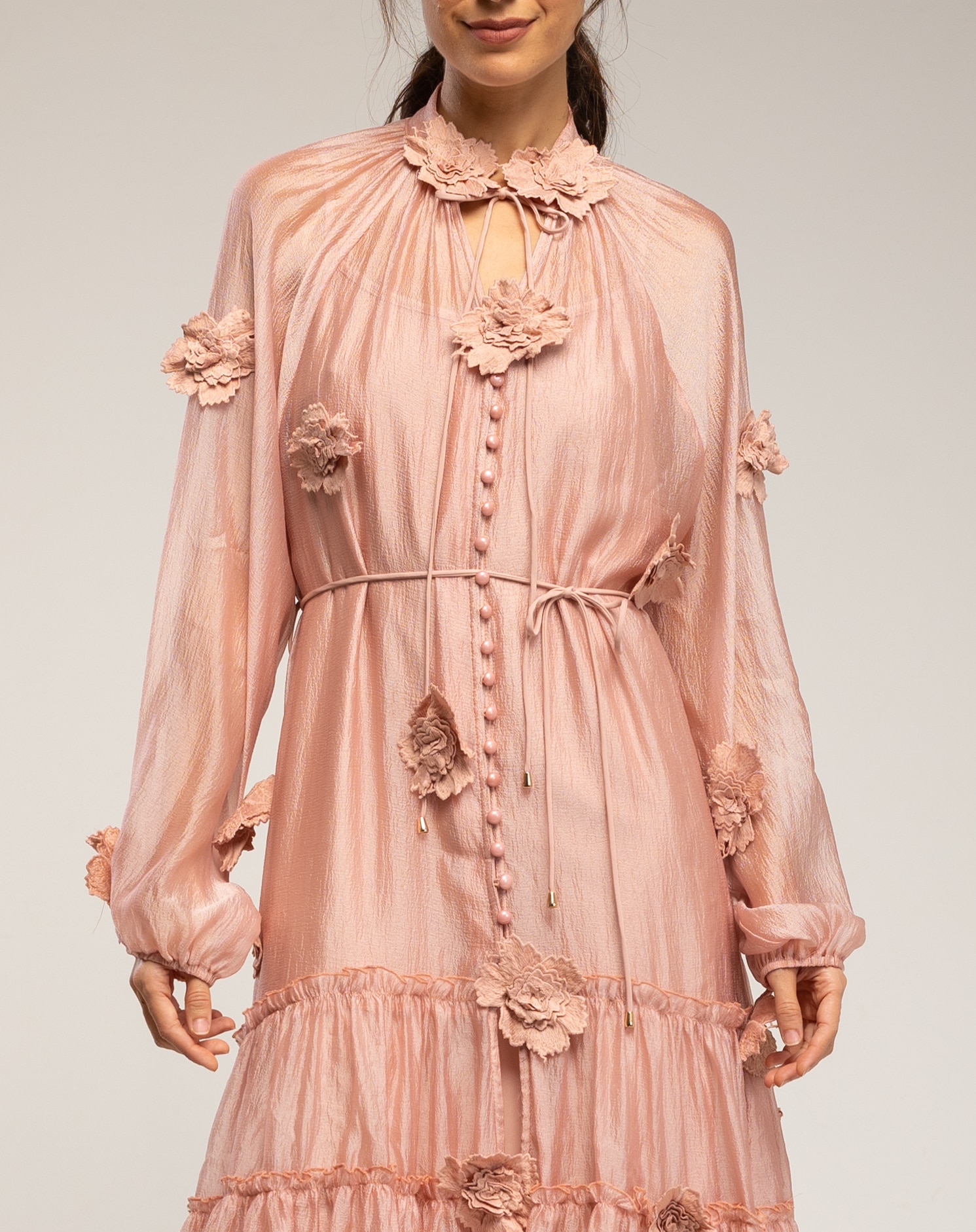 Vestido semitransparente con botones y detalle de flores y volantes - Tantra - Salmón Salmón-4