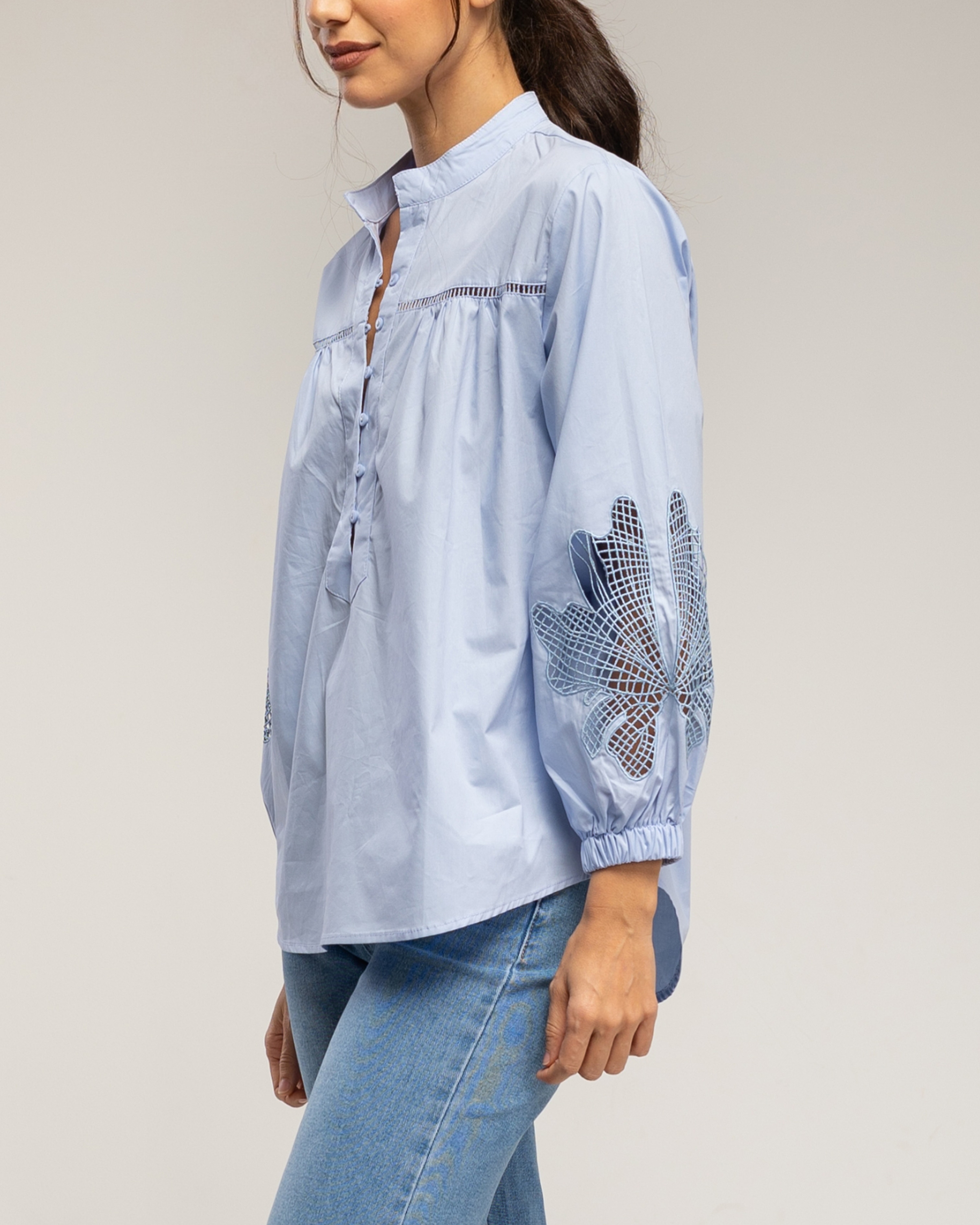 Camisa de algodón de muher con bordados decorativos en las mangas - Tantra - Azul denim Azul denim-3