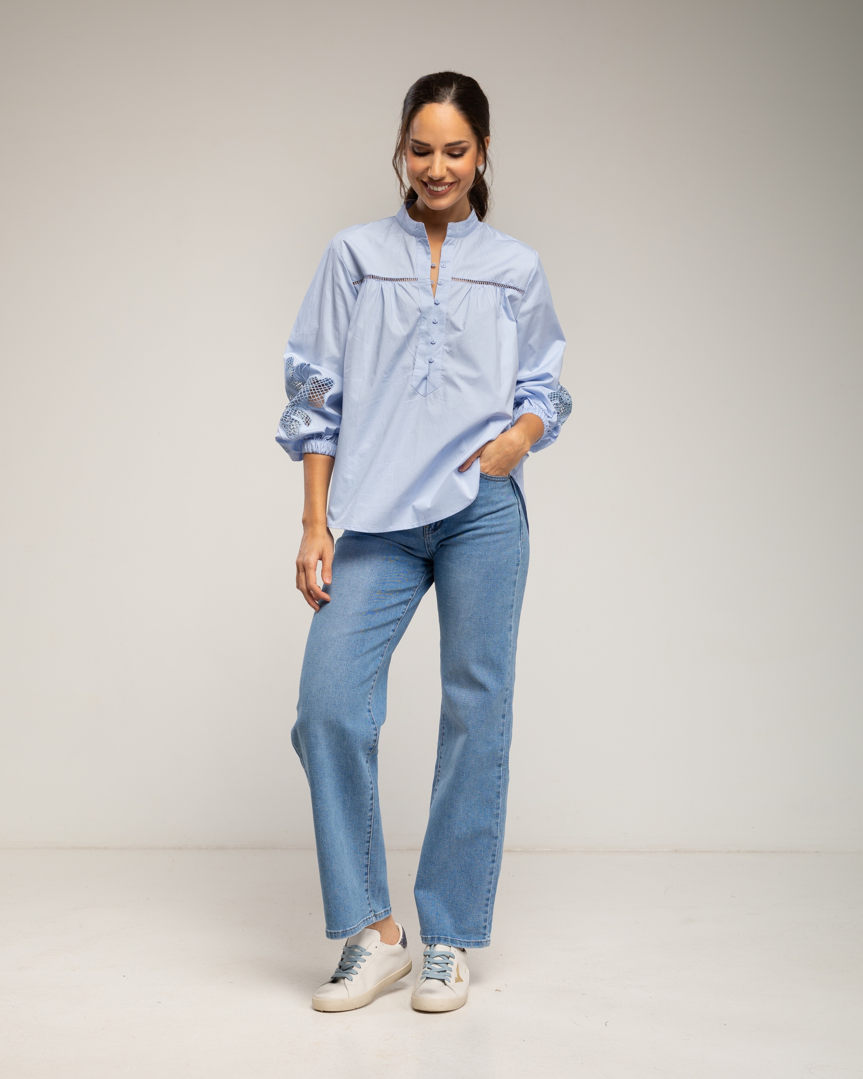 Camisa de algodón de muher con bordados decorativos en las mangas - Tantra - Azul denim Azul denim-4