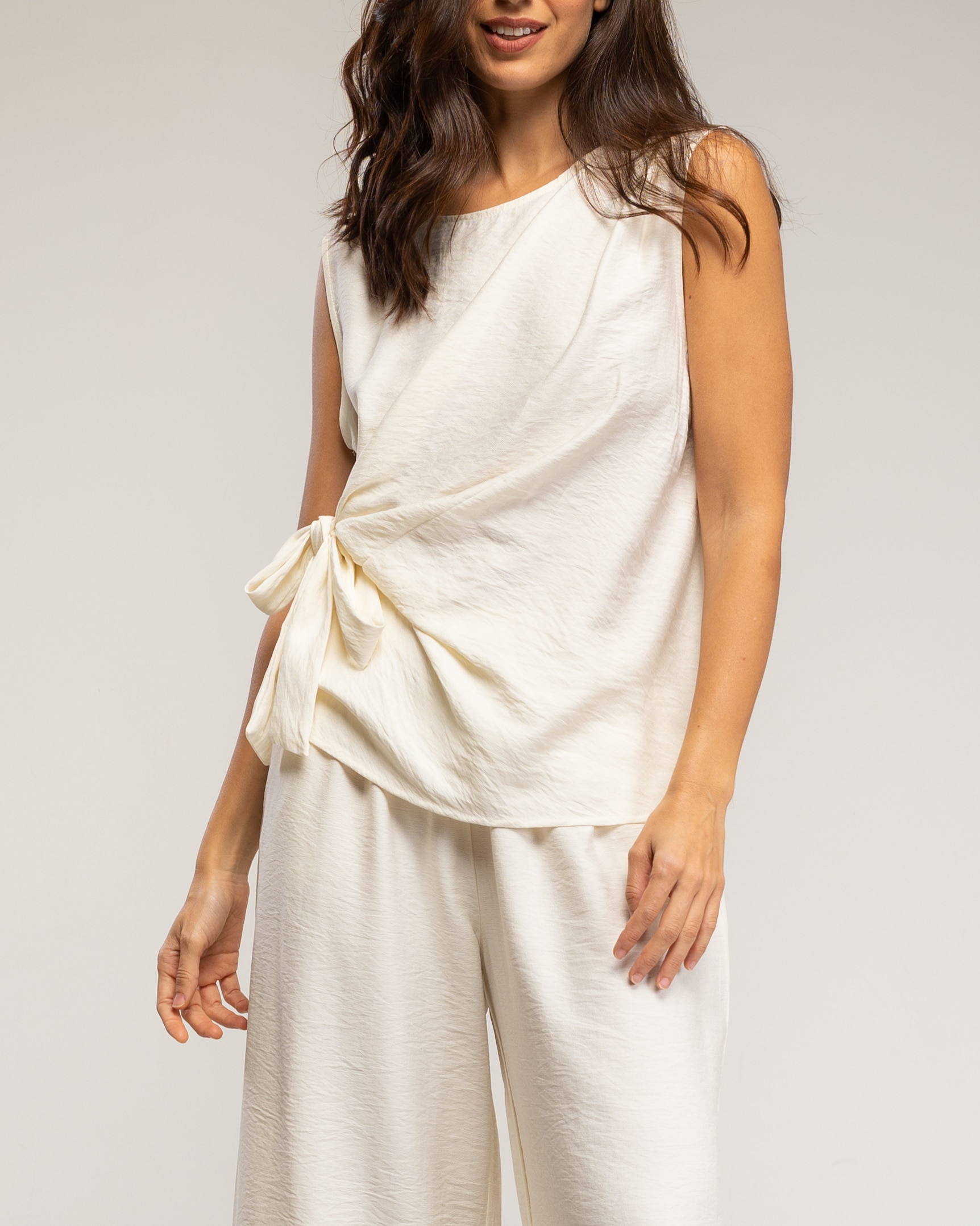 Conjunto de mujer de top sin mangas con lazada y pantalon elástico - Tantra - Beige Crudo-3