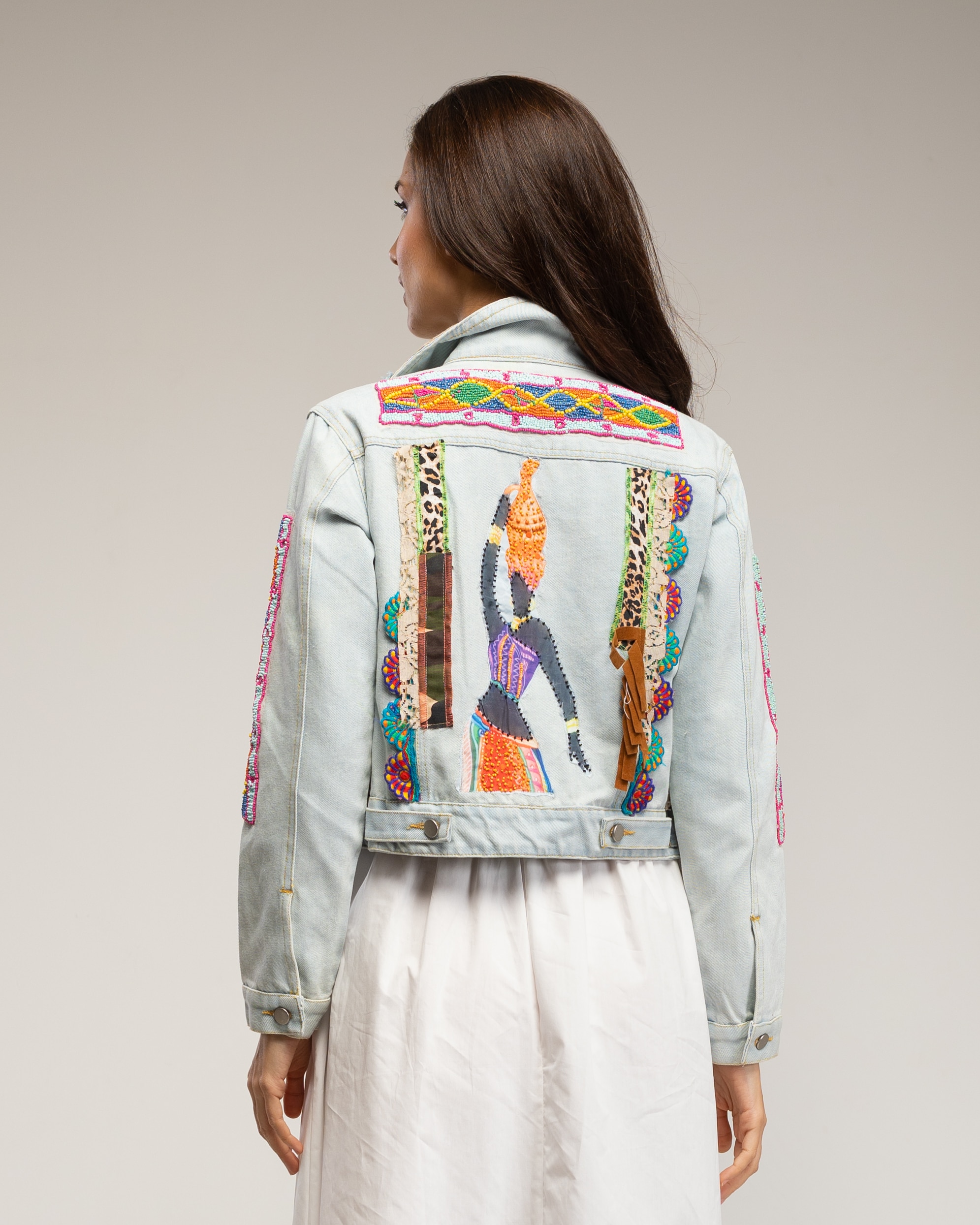 Cazadora denim de mujer con dibujo africano bordado y lentejuelas - Tantra - Azul denim Azul denim-2