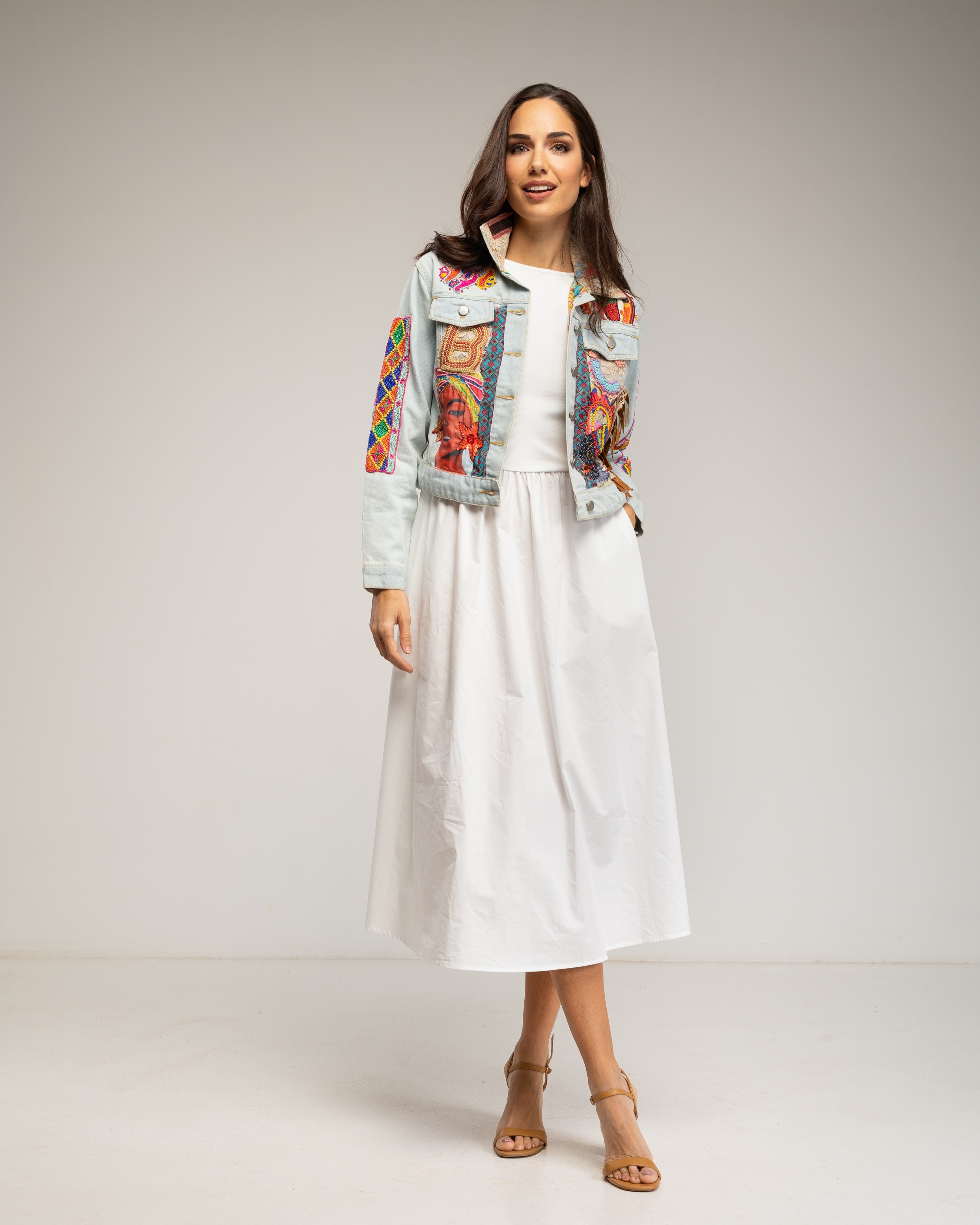 Cazadora denim de mujer con dibujo africano bordado y lentejuelas - Tantra - Azul denim Azul denim-3