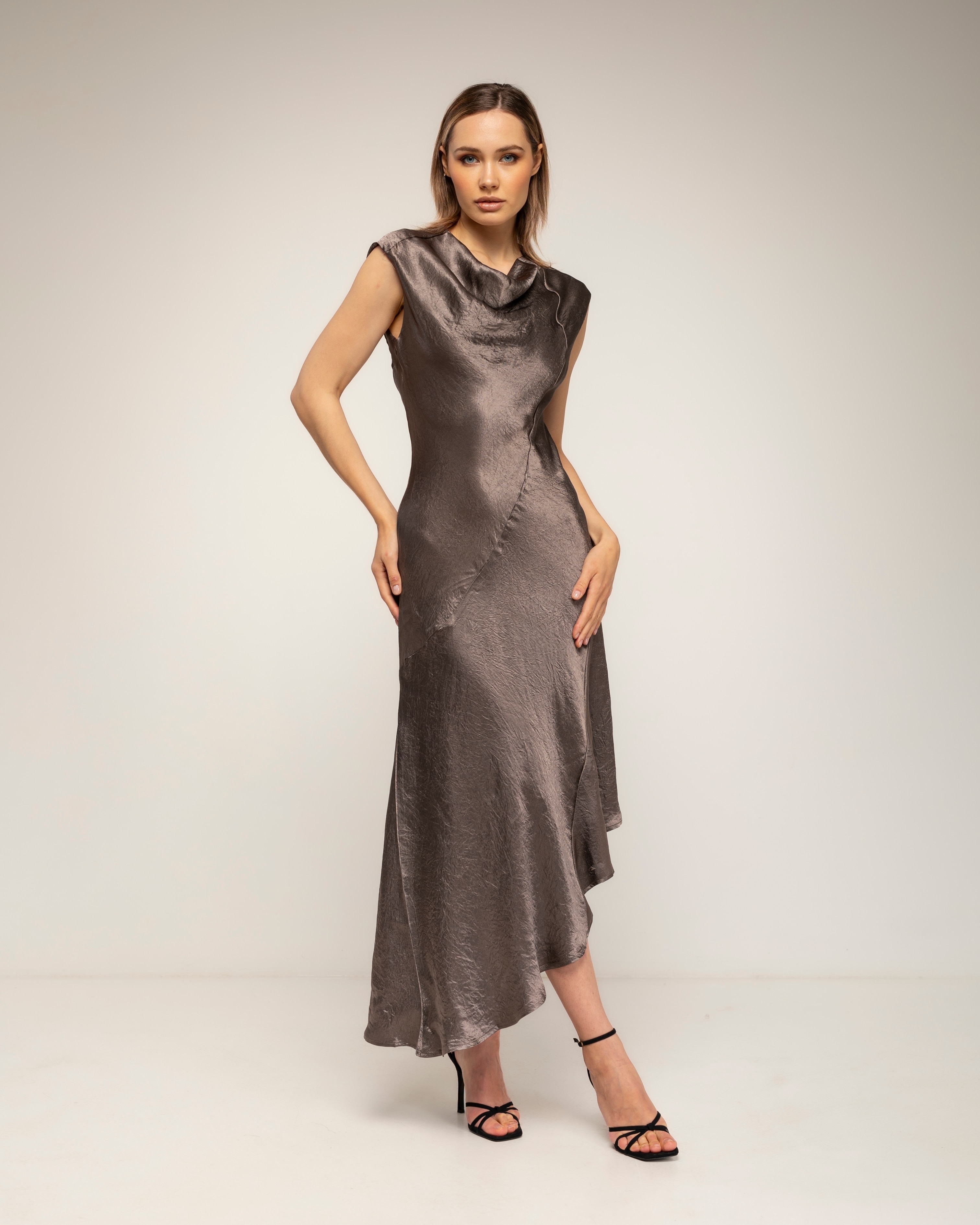 Vestido midi con textura de seda cuello barco y largo asimétrico - Tantra - Marrón Marrón-2